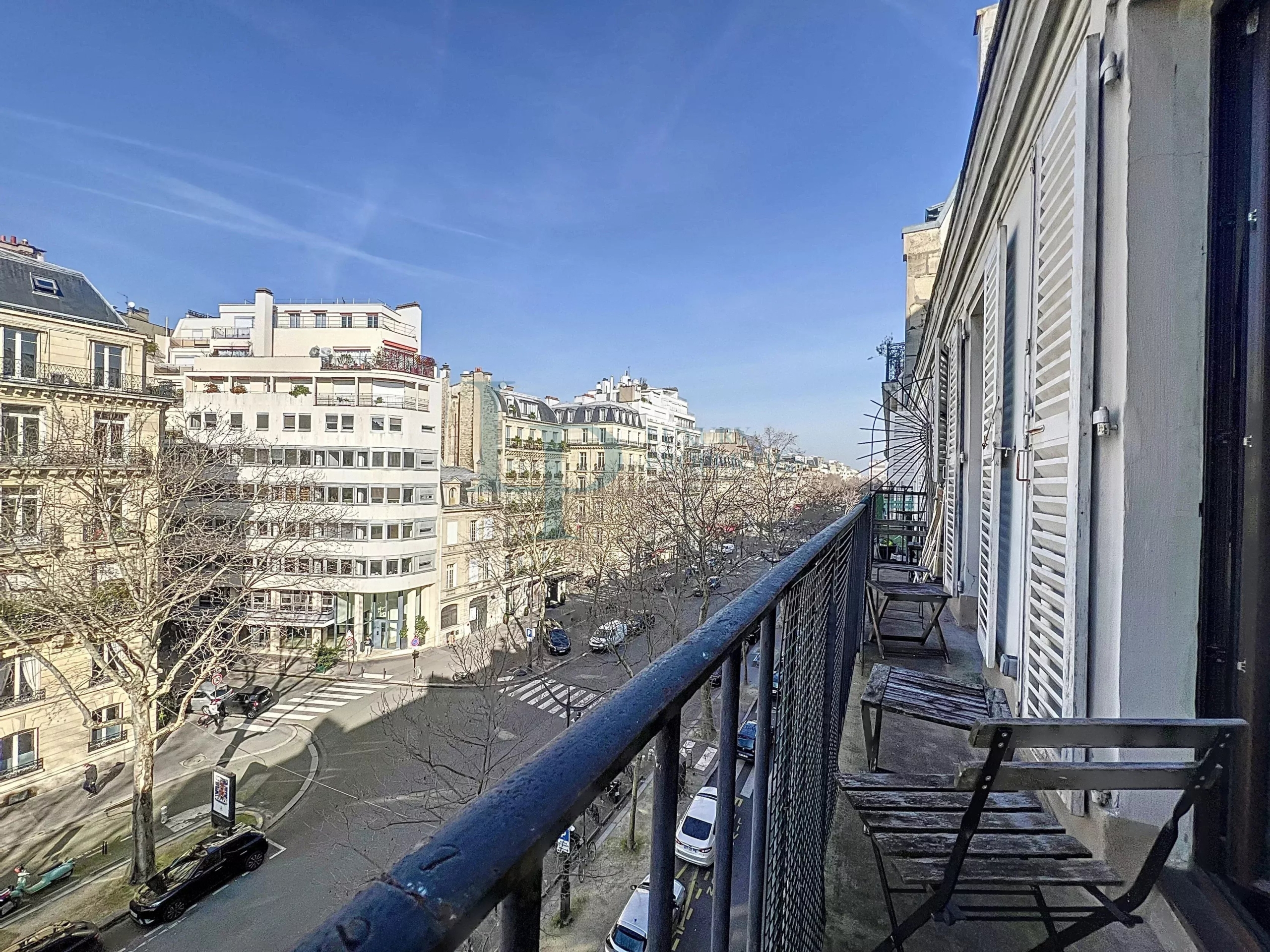 2fc3c53b50cf1386558c82d0ad7b4d62_16b499ee5d_3344-original-22974-0.jpg Exclusivité LUXURY PROPERTIES – Kléber / Boissière – Studio / 2 pièces – Étage élevé – Balcon filant – Vue dégagée – Lumineux – Cave