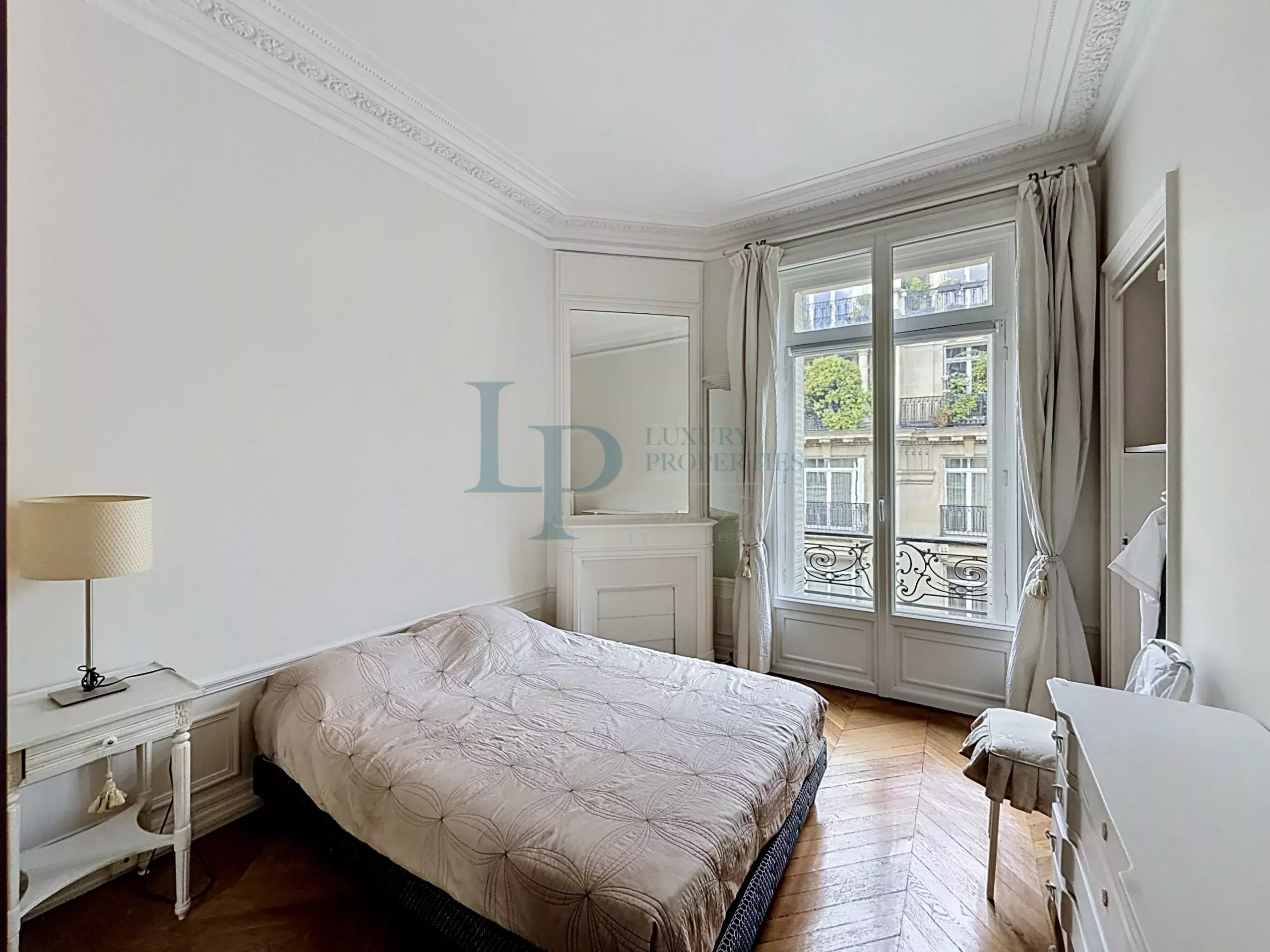 EXCLUSIVITY – PARIS VIII – 6-ROOM APARTMENT – 3/4 BEDROOMS –