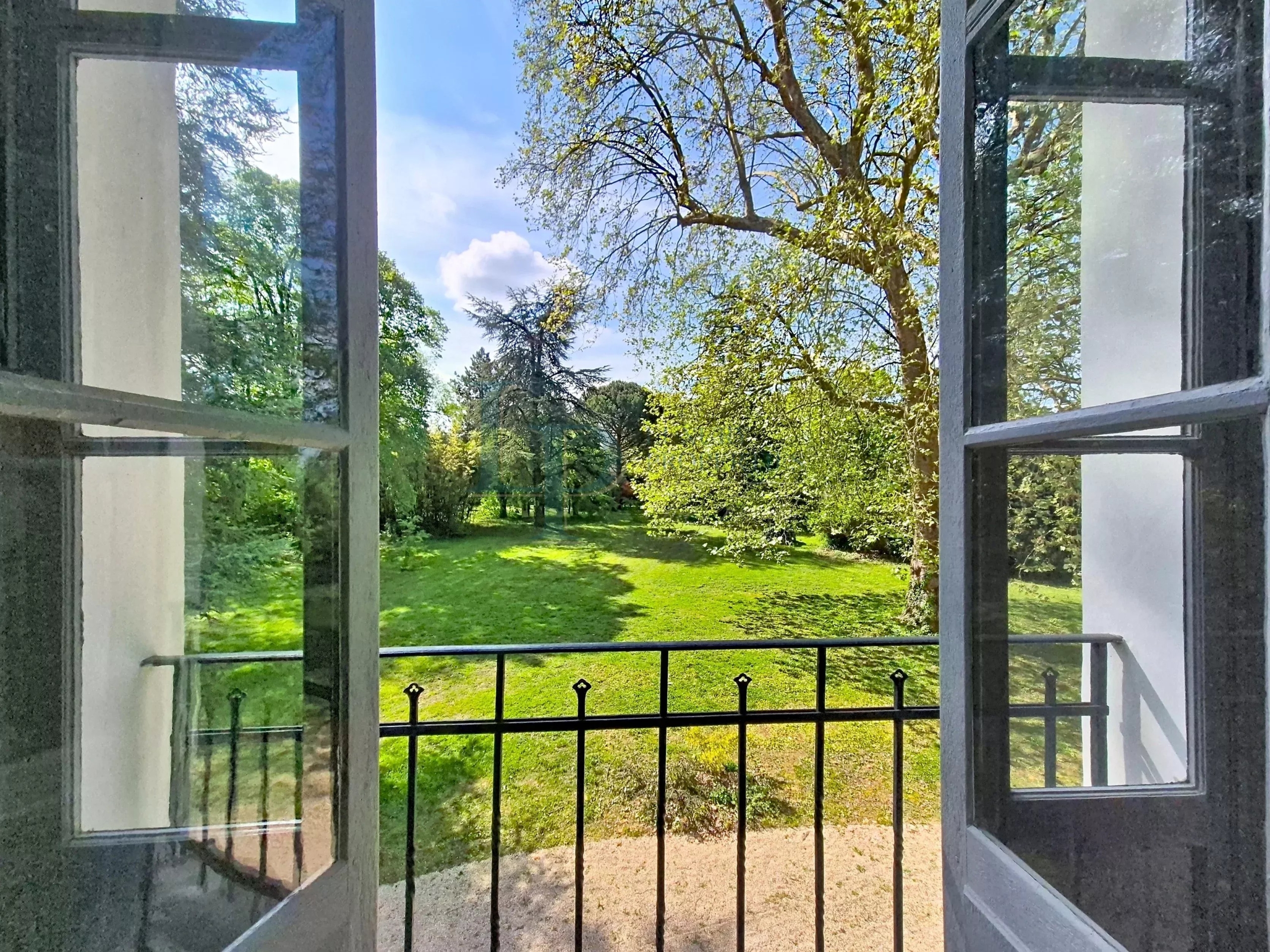 Property “Affolante” Historic Near Paris Gates