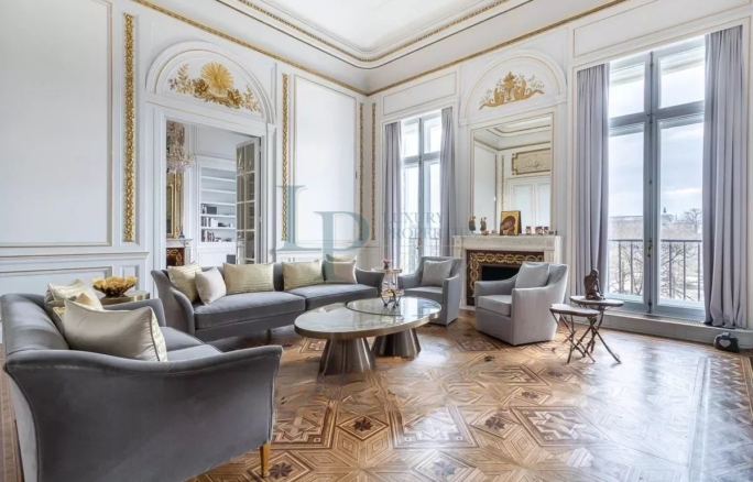 Luxurious Parisian Apartment with Modern Amenities