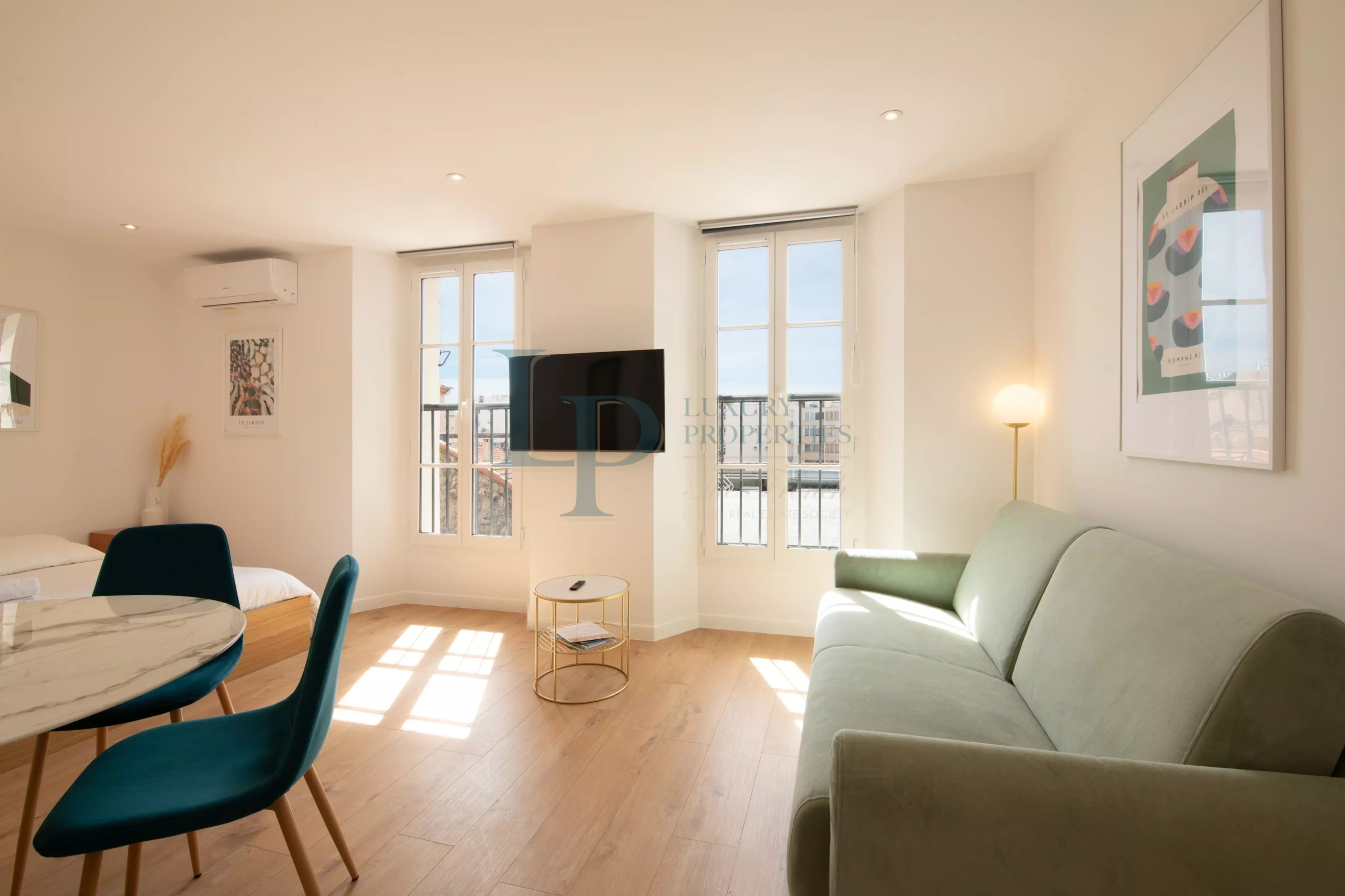 3fb93d80b7048dfc1a0dd5b3ee387890_63cbf221c1_4096-original-20964-0.jpg IDÉAL INVESTISSEUR – IMMEUBLE MEUBLÉ À FORT RENDEMENT AU CŒUR DE SAINTE-MAXIME