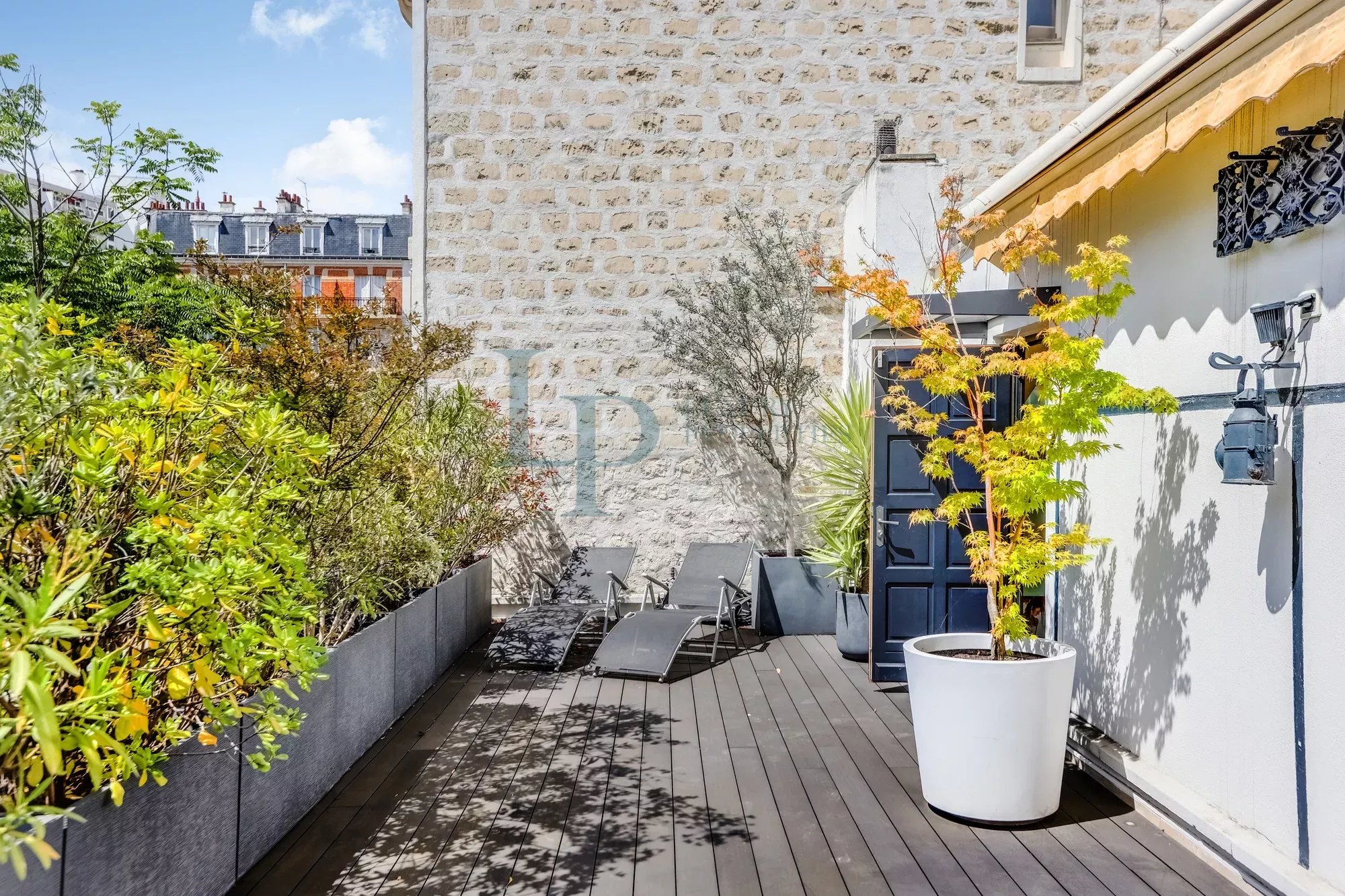 441a0086347d83df3d2f4aacad7fe9a0_c2dd2a28a3_2000-original-24594-0.jpg Loft-Maison d’Architecte à Courbevoie/Bécon