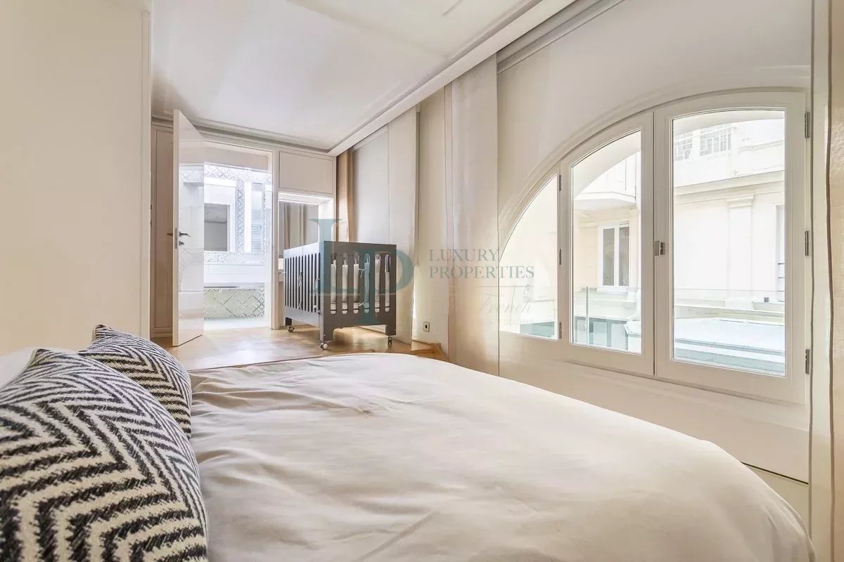 Luxurious Parisian Apartment with Modern Amenities