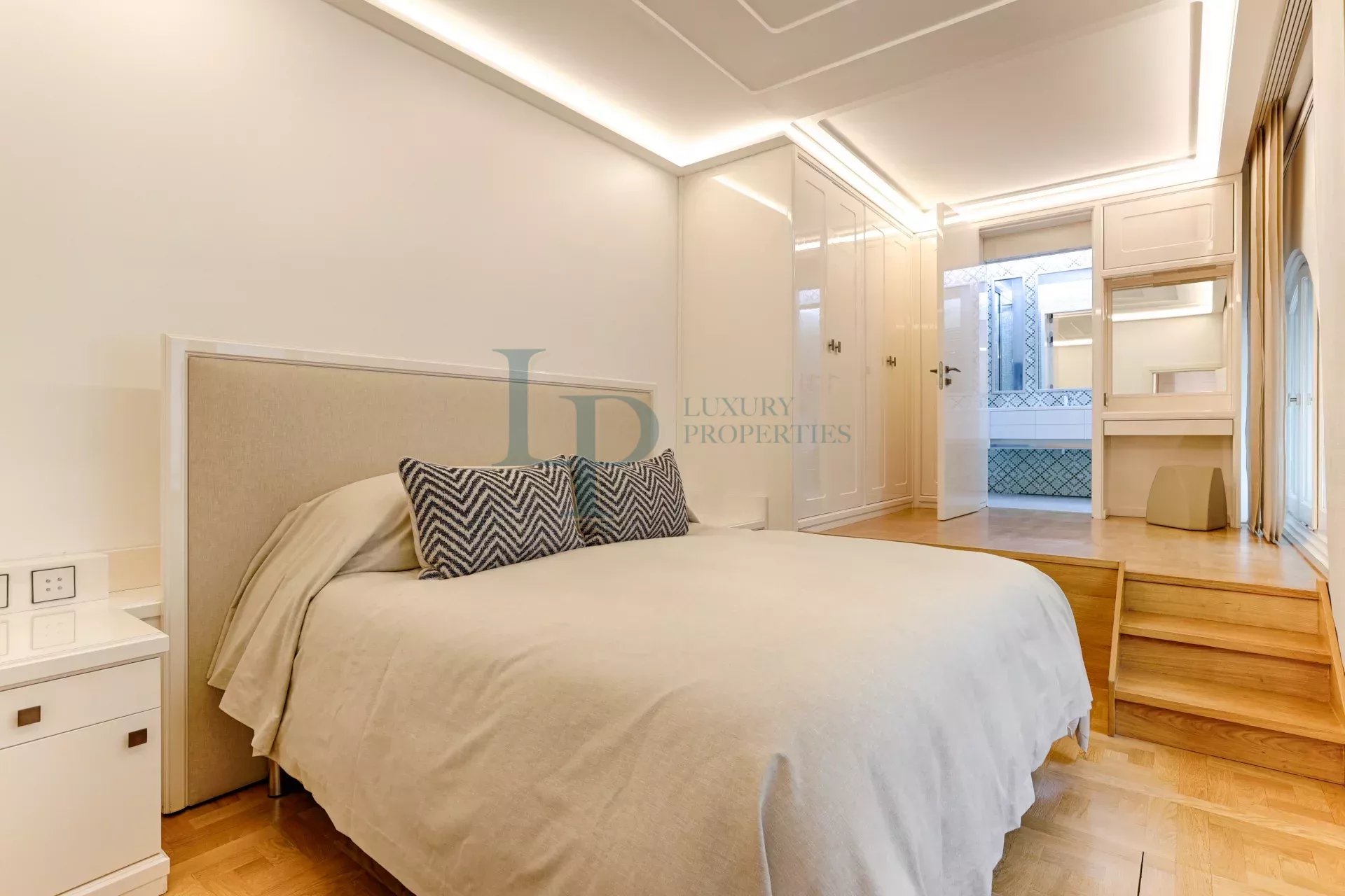 Luxurious Parisian Apartment with Modern Amenities