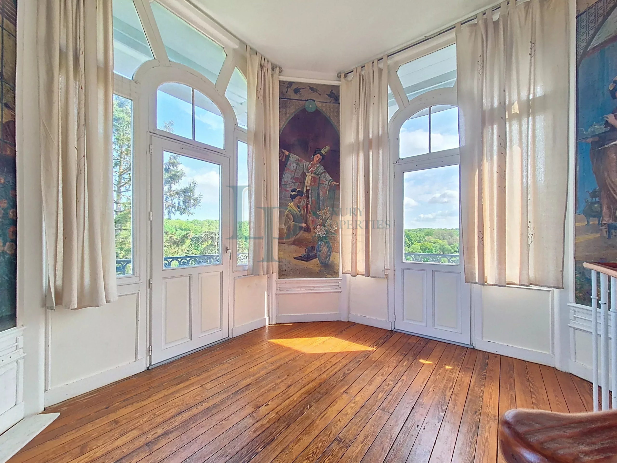 Property “Affolante” Historic Near Paris Gates