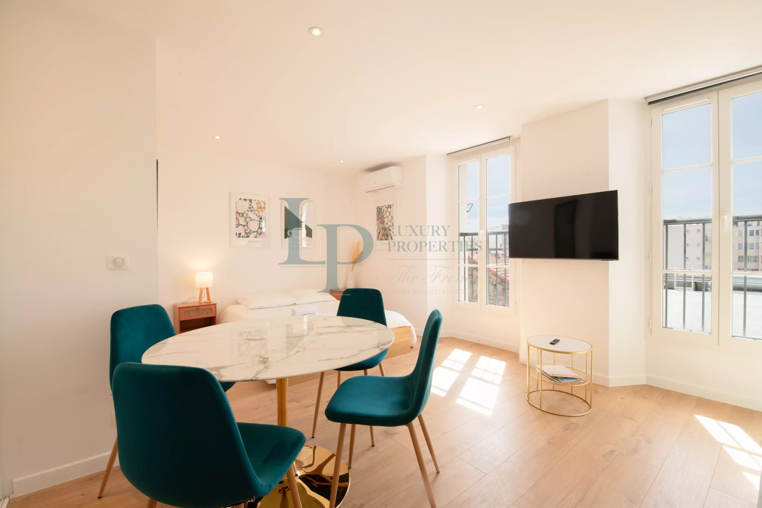 4f620bbc9a8bd2eb634197a52070cc4f_52cb2a501a_4096-original-20964-0.jpg IDÉAL INVESTISSEUR – IMMEUBLE MEUBLÉ À FORT RENDEMENT AU CŒUR DE SAINTE-MAXIME