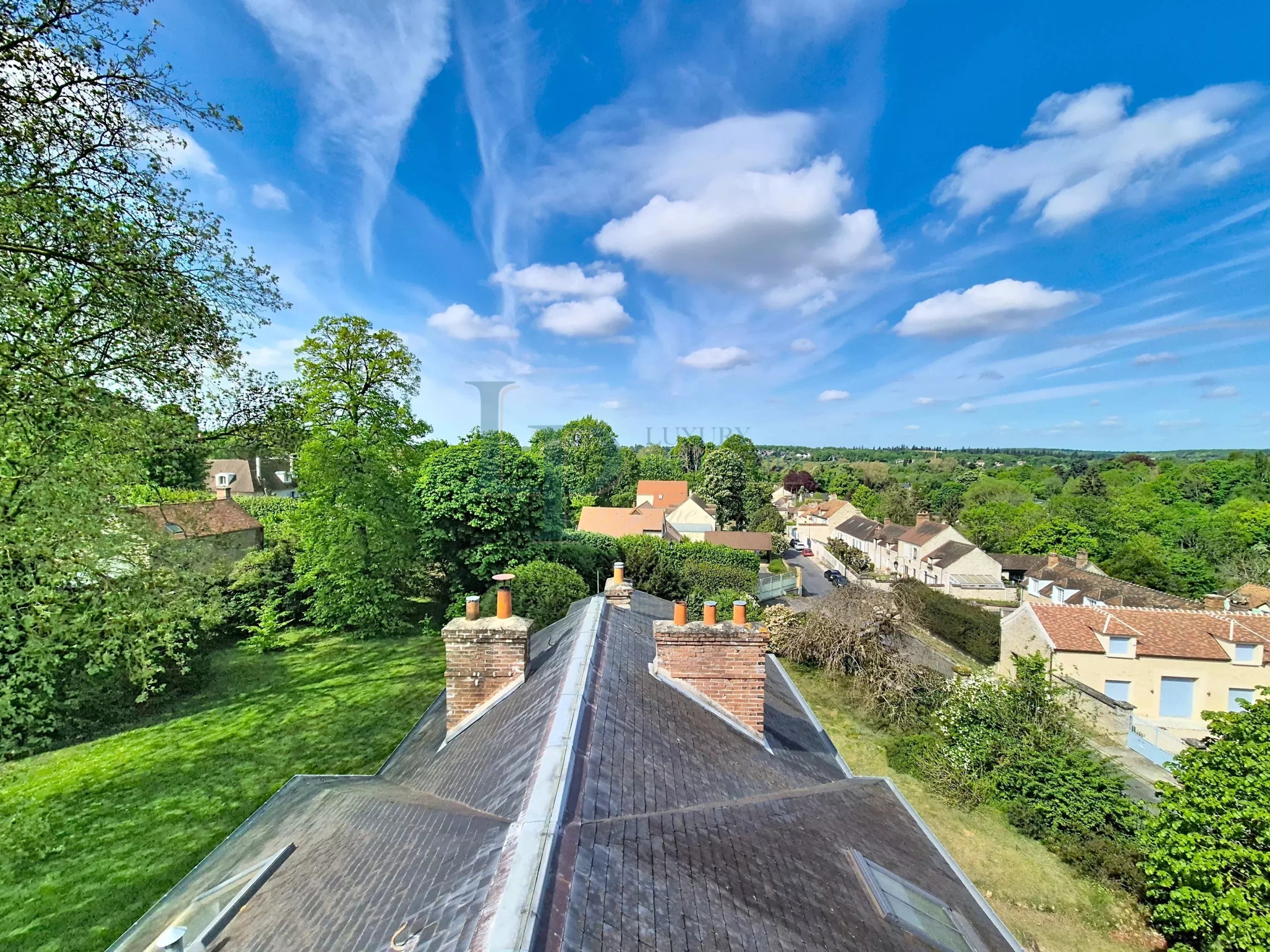 Property “Affolante” Historic Near Paris Gates