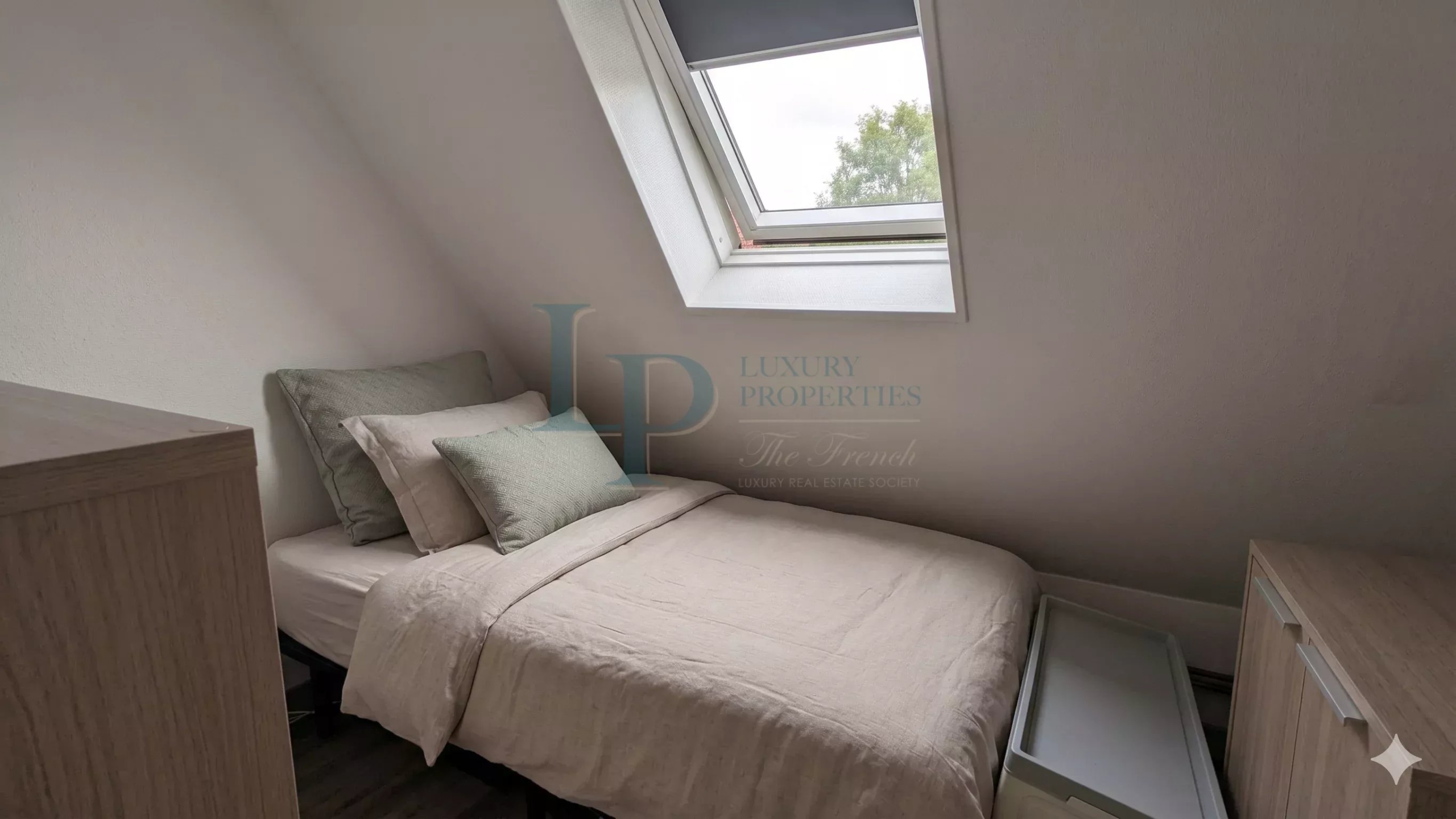 Staff room with shower – Golden triangle