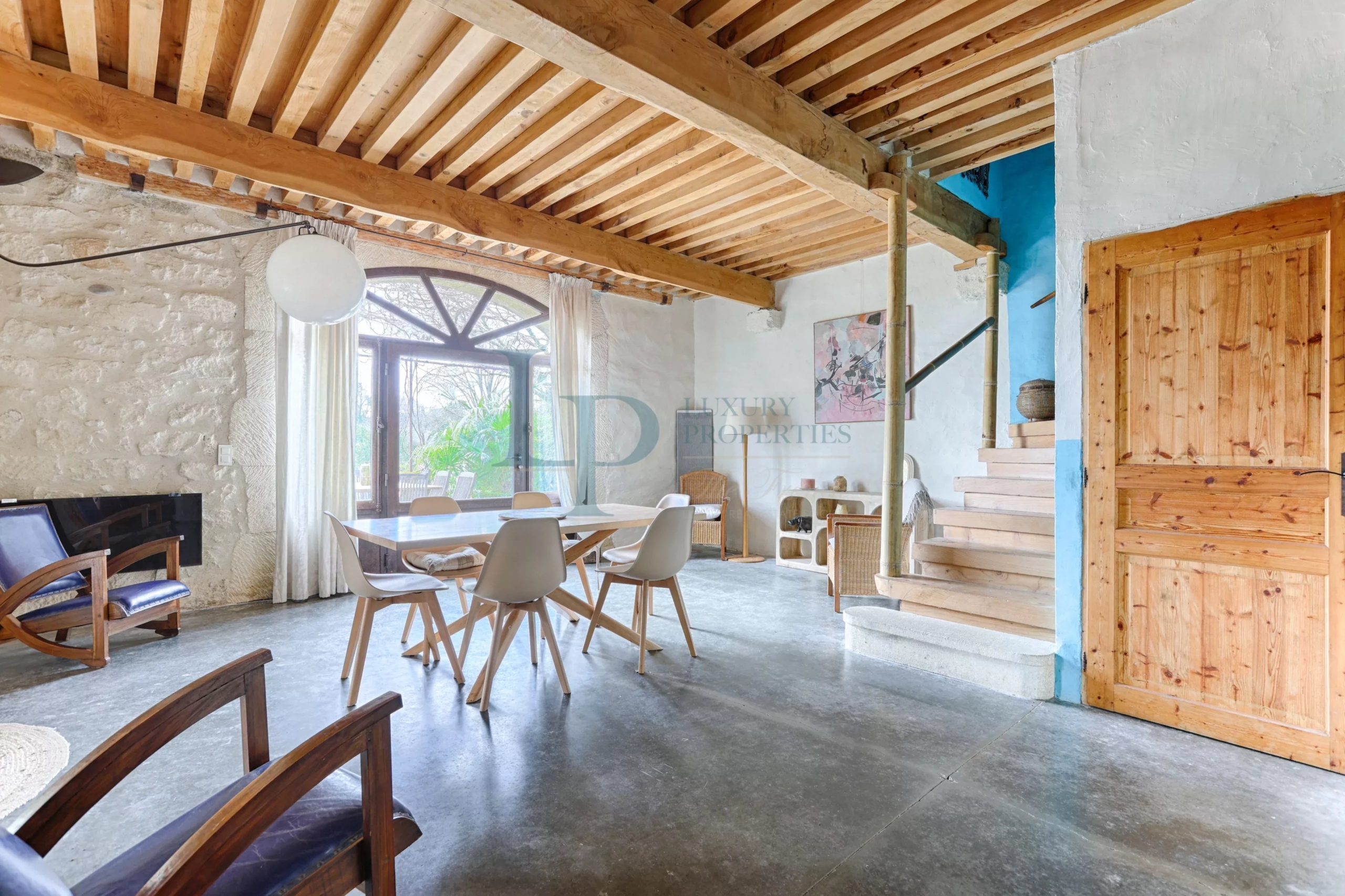 586a11250f907ba12acc1bd950ff43ff_b12b5a0d29_4096-original-24121-0.jpg Domaine d’Exception & Mas Provençal au cœur des Alpilles – 5 Ha – Architecture authentique et 100 % naturelle – Piscine / Solarium / Dépendances – Potentiel Unique – Saint-Rémy-de-Provence