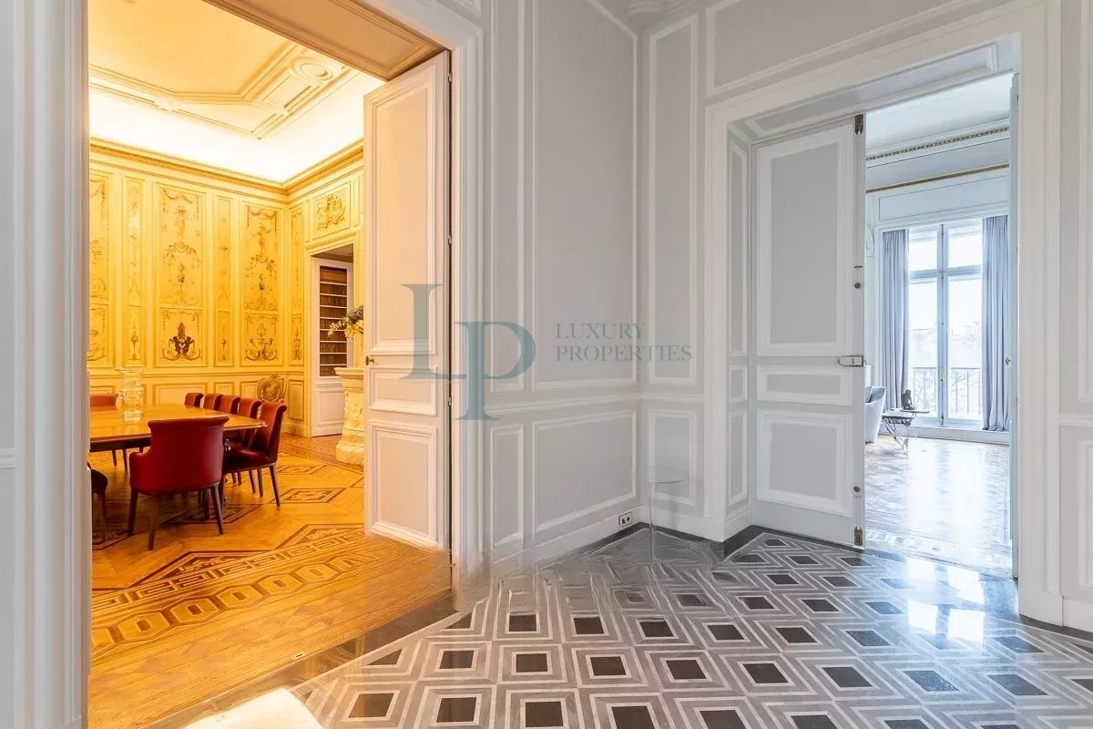 Luxurious Parisian Apartment with Modern Amenities