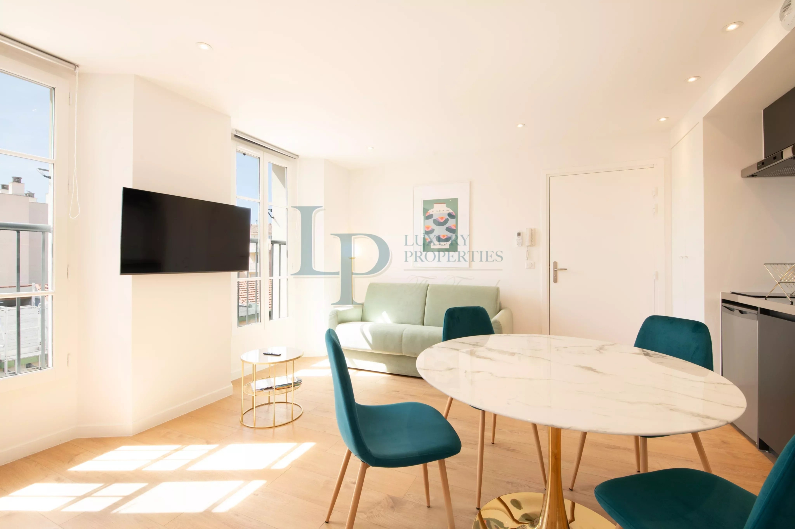 5fee6dc8d3342b56d42b1ec103ccad5c_34eeedd3ad_4096-original-20964-0.jpg IDÉAL INVESTISSEUR – IMMEUBLE MEUBLÉ À FORT RENDEMENT AU CŒUR DE SAINTE-MAXIME