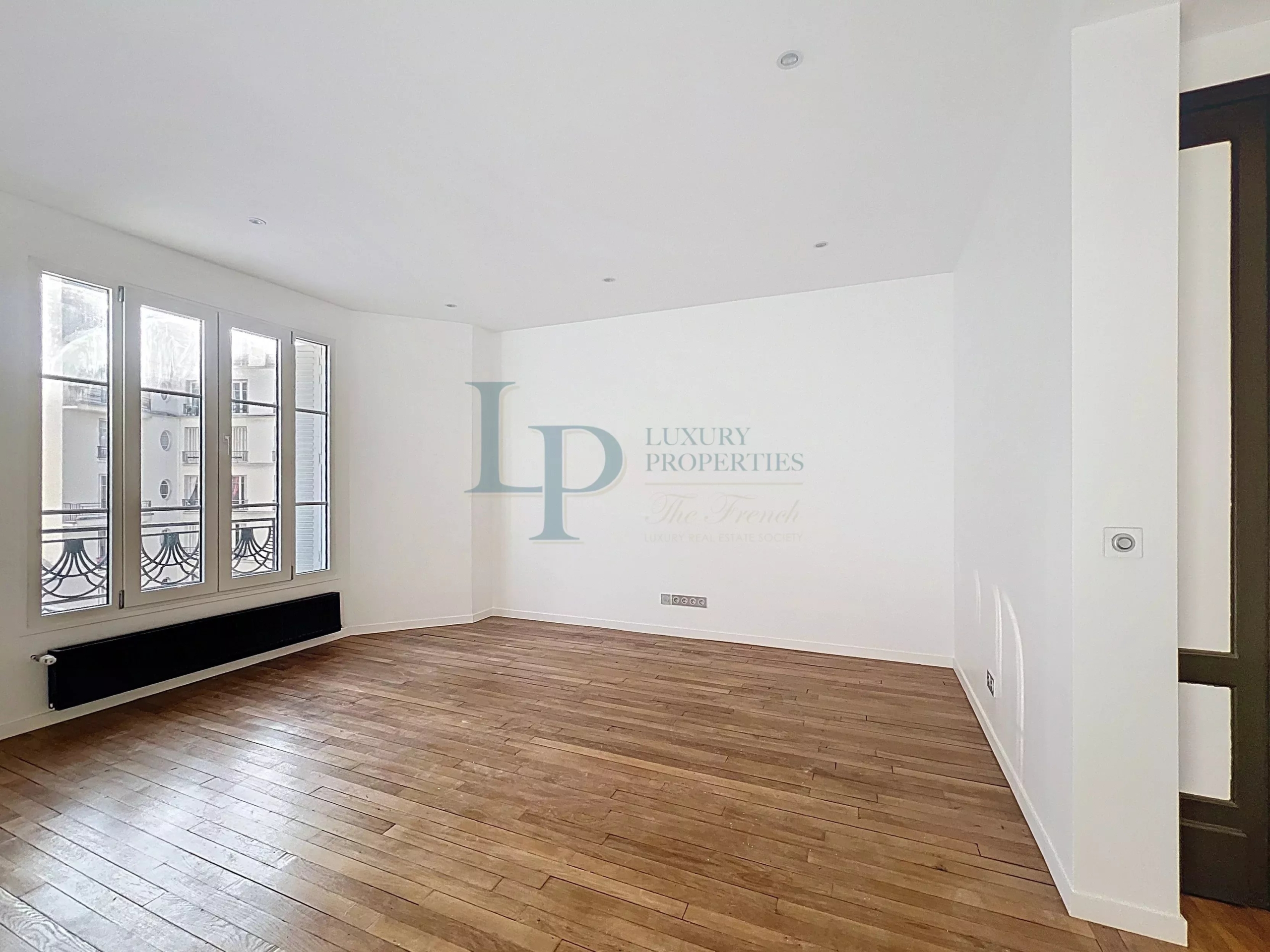6243f6d81a0e5fb8766bcb08b6b1a1f7_89fad3cd45_3328-original-24485-0.jpg Paris XVI – Appartement 3 pièces entièrement rénové – Proche de toutes les commodités – Deux caves