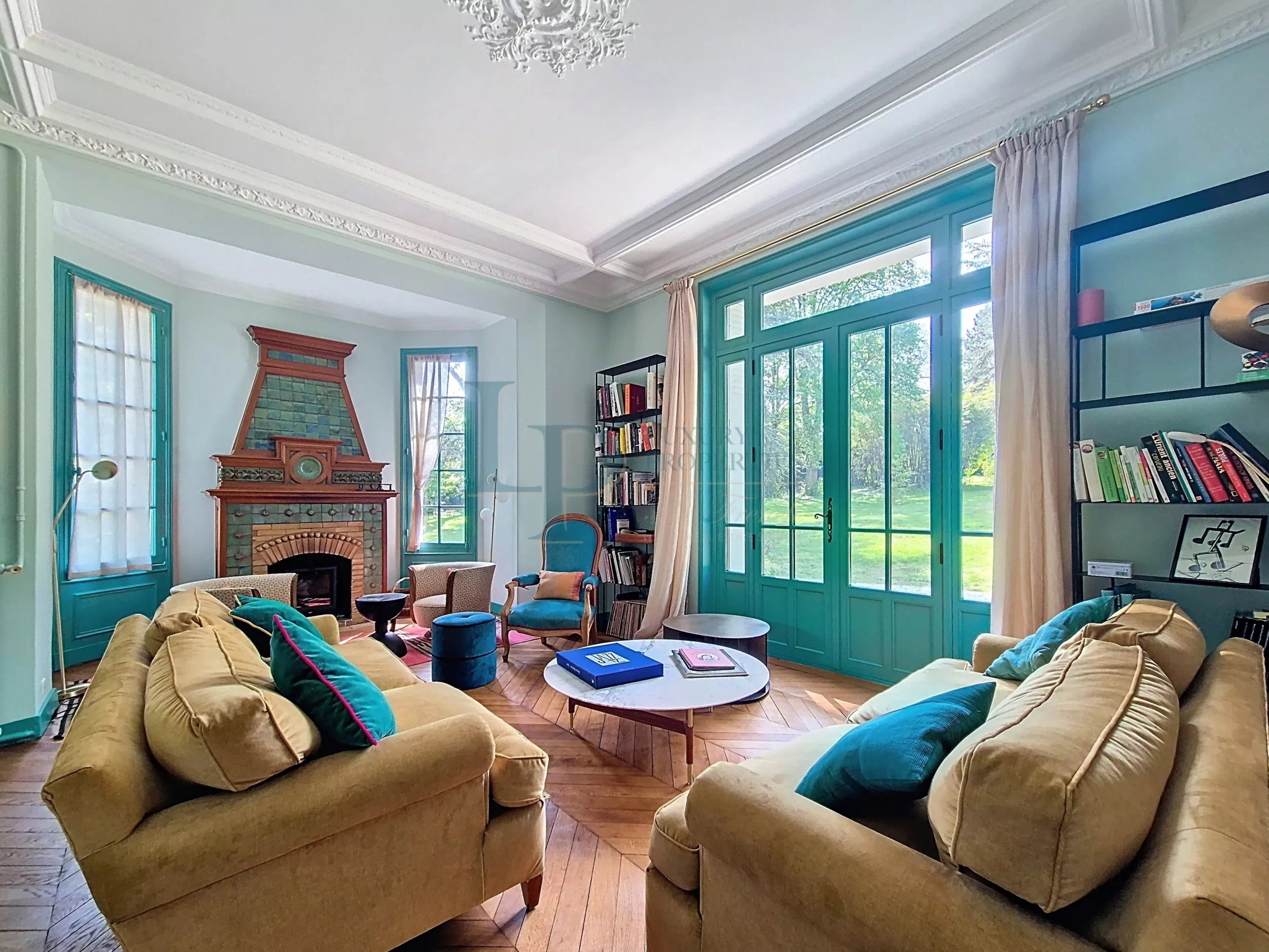 Property “Affolante” Historic Near Paris Gates