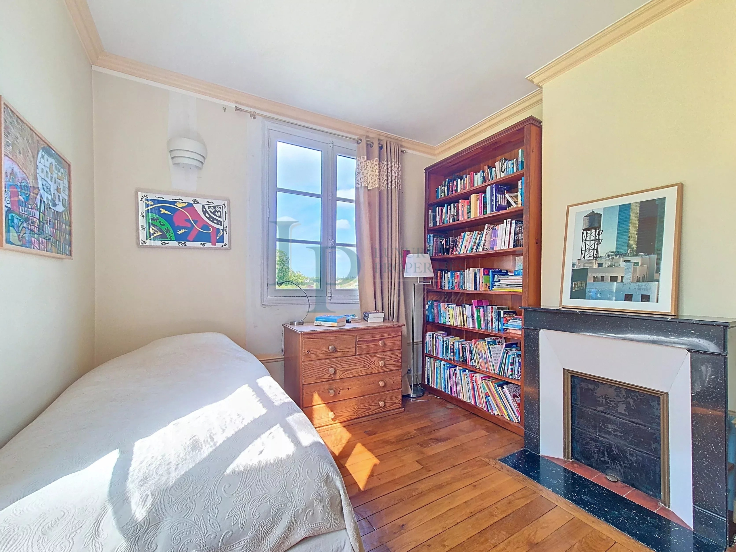 Property “Affolante” Historic Near Paris Gates