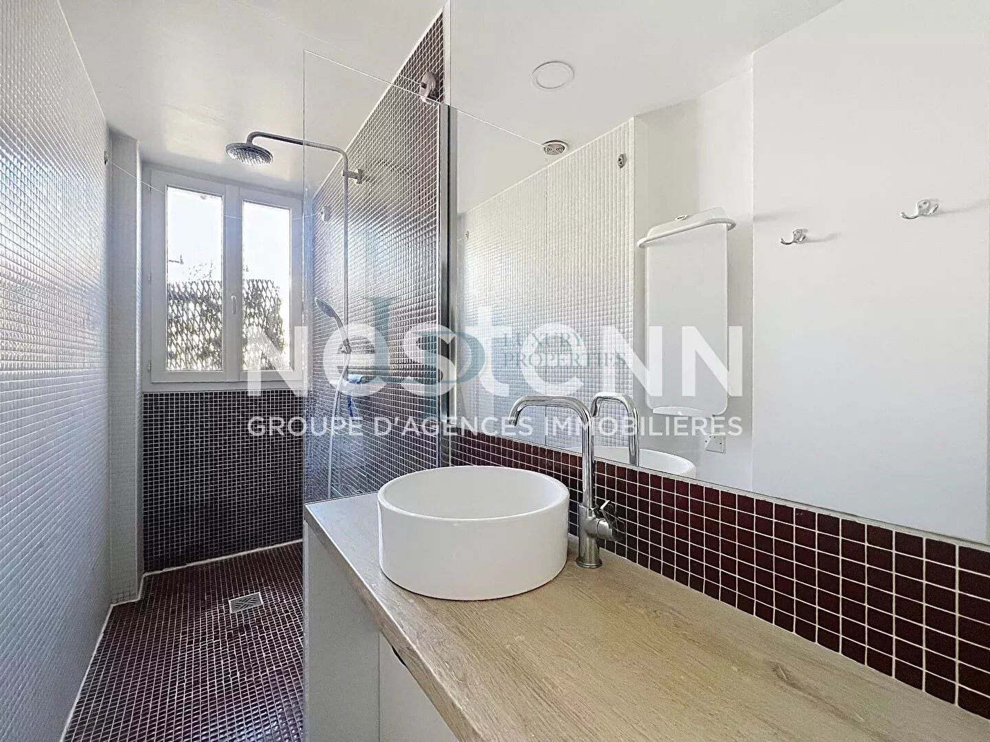 6308dd340ed7a9e8572dc2aaac64f90e_02d7440c1d_1440-original-22974-0.jpg Exclusivité LUXURY PROPERTIES – Kléber / Boissière – Studio / 2 pièces – Étage élevé – Balcon filant – Vue dégagée – Lumineux – Cave
