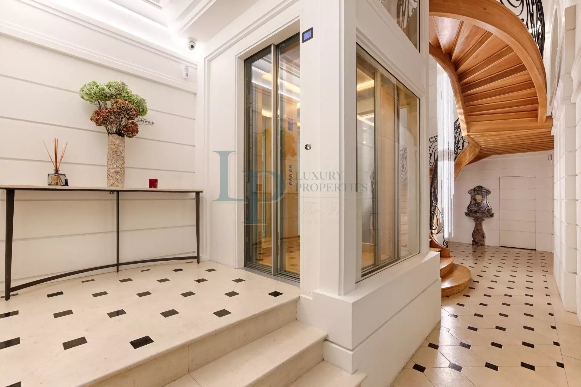 Luxurious Parisian Apartment with Modern Amenities