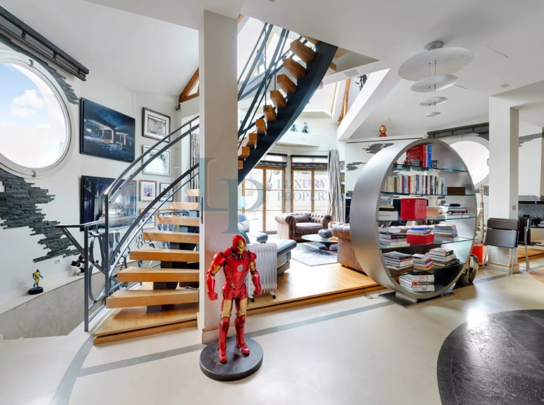 Exclusivité  – Face à l’Hippodrome de Saint-Cloud – Comme une Maison – Terrasse – Cave – Parkings – Piscine