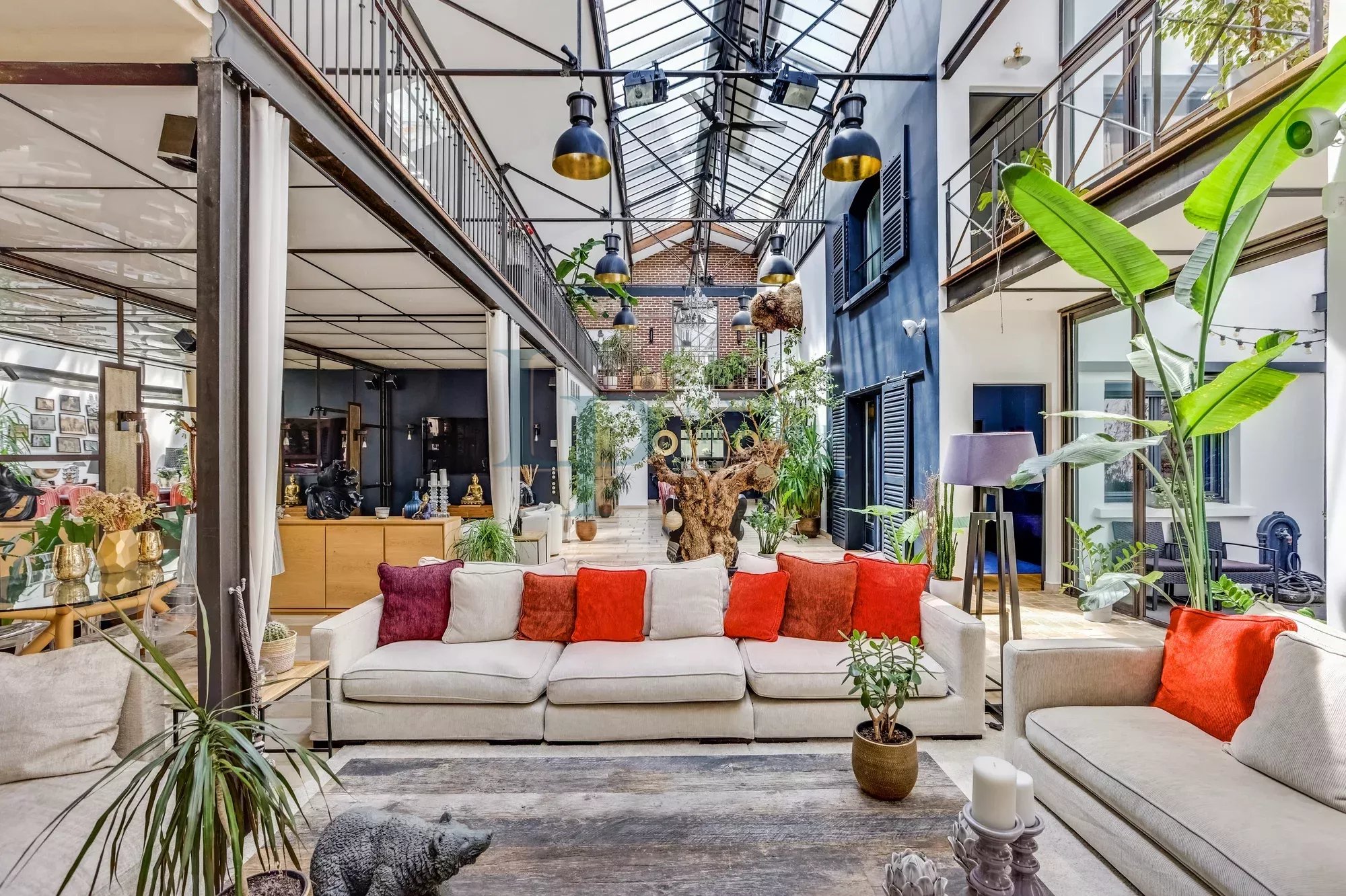 6658d4bfa0f25b42a94408f424170323_c08170e95c_2000-original-24594-0.jpg Loft-Maison d’Architecte à Courbevoie/Bécon