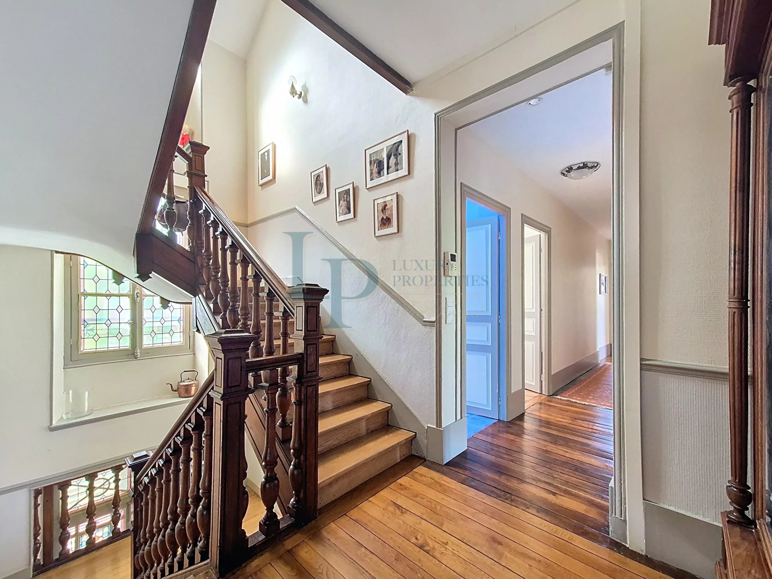 Property “Affolante” Historic Near Paris Gates