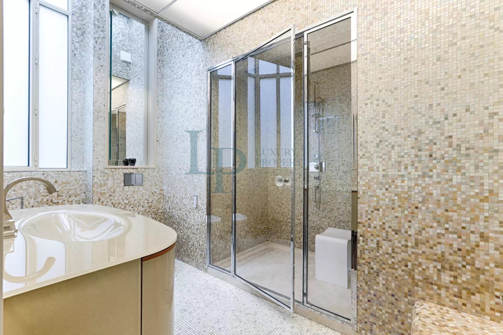 Luxurious Parisian Apartment with Modern Amenities