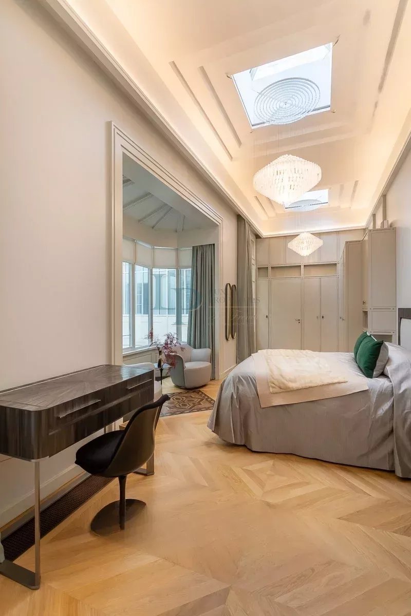 Luxurious Parisian Apartment with Modern Amenities
