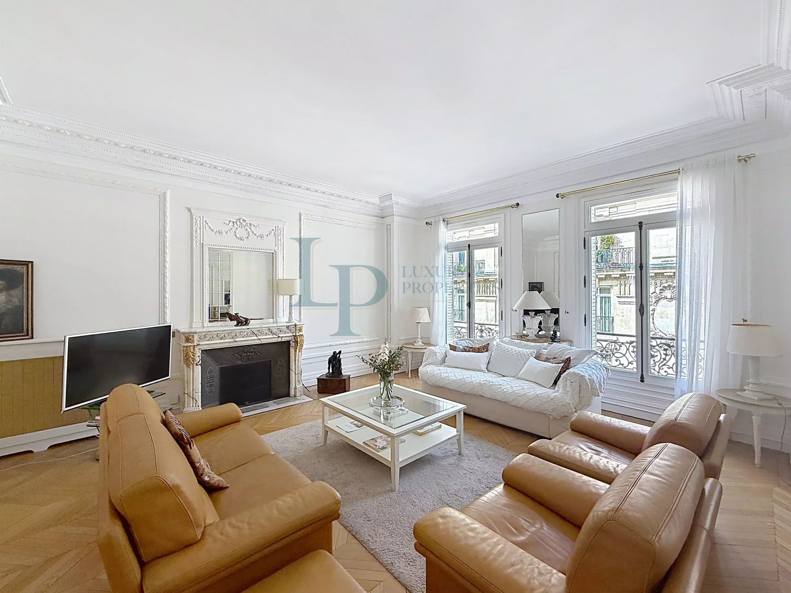 EXCLUSIVITY – PARIS VIII – 6-ROOM APARTMENT – 3/4 BEDROOMS –
