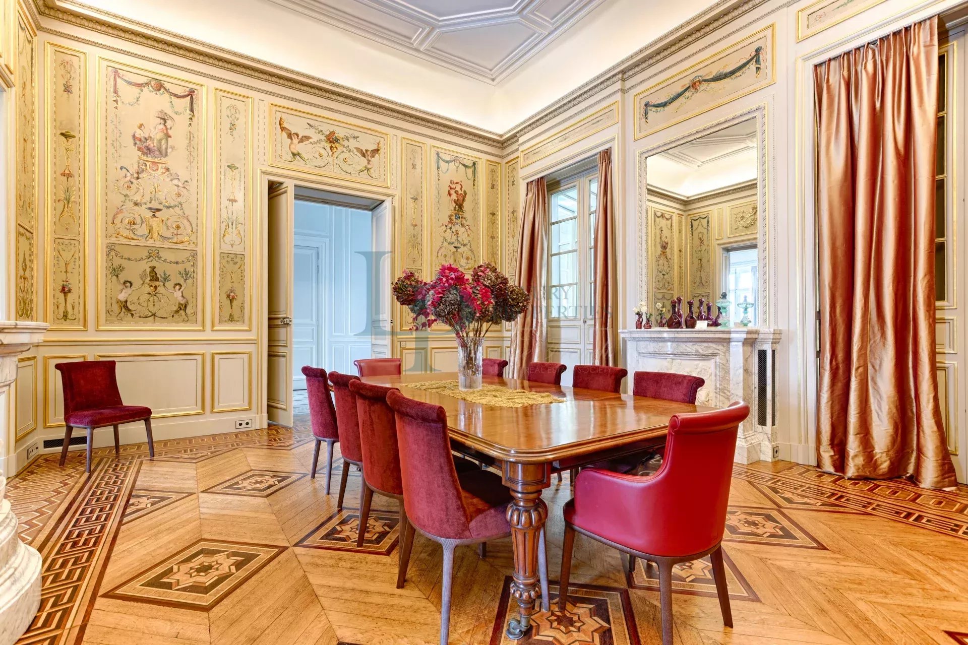 Luxurious Parisian Apartment with Modern Amenities
