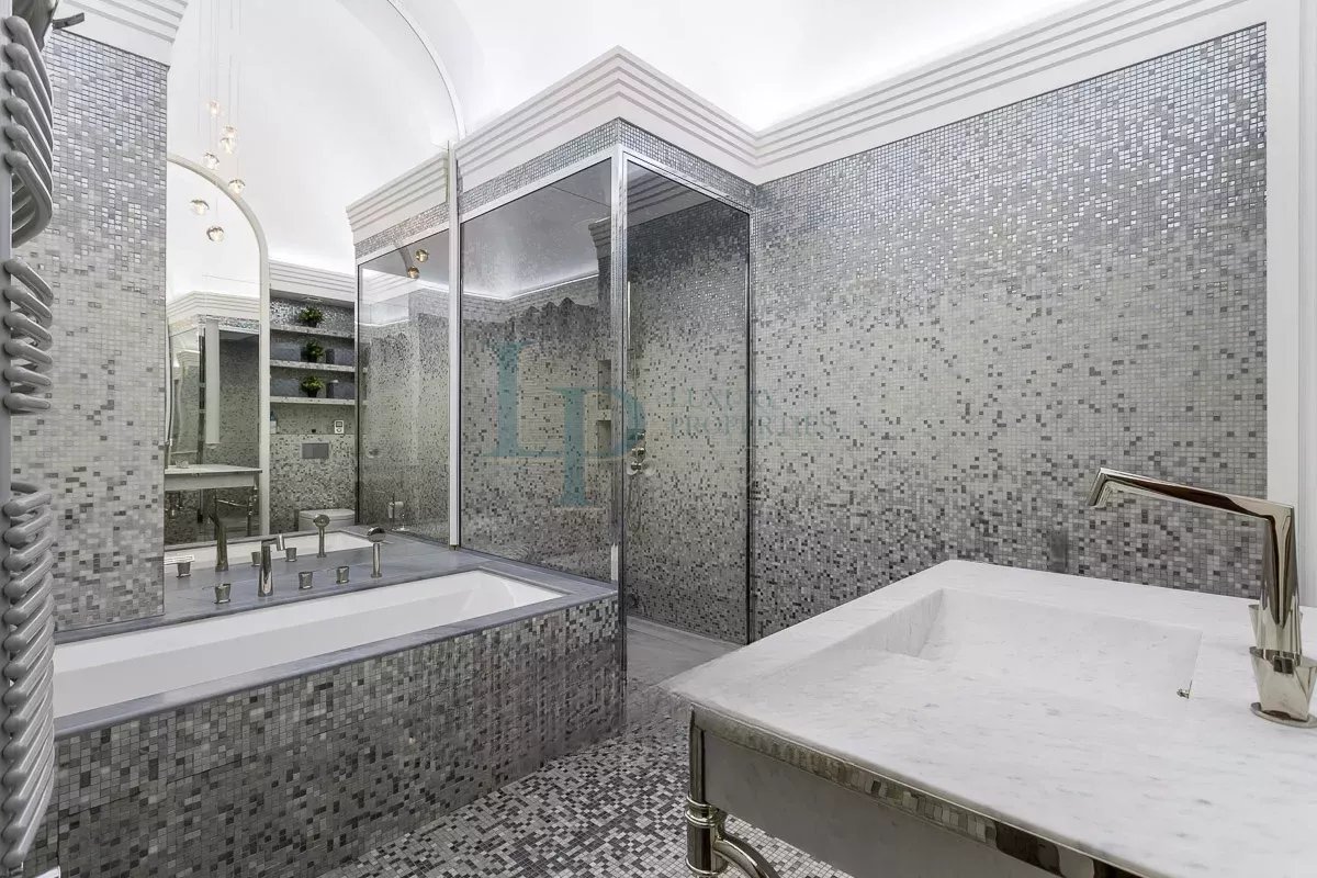 Luxurious Parisian Apartment with Modern Amenities