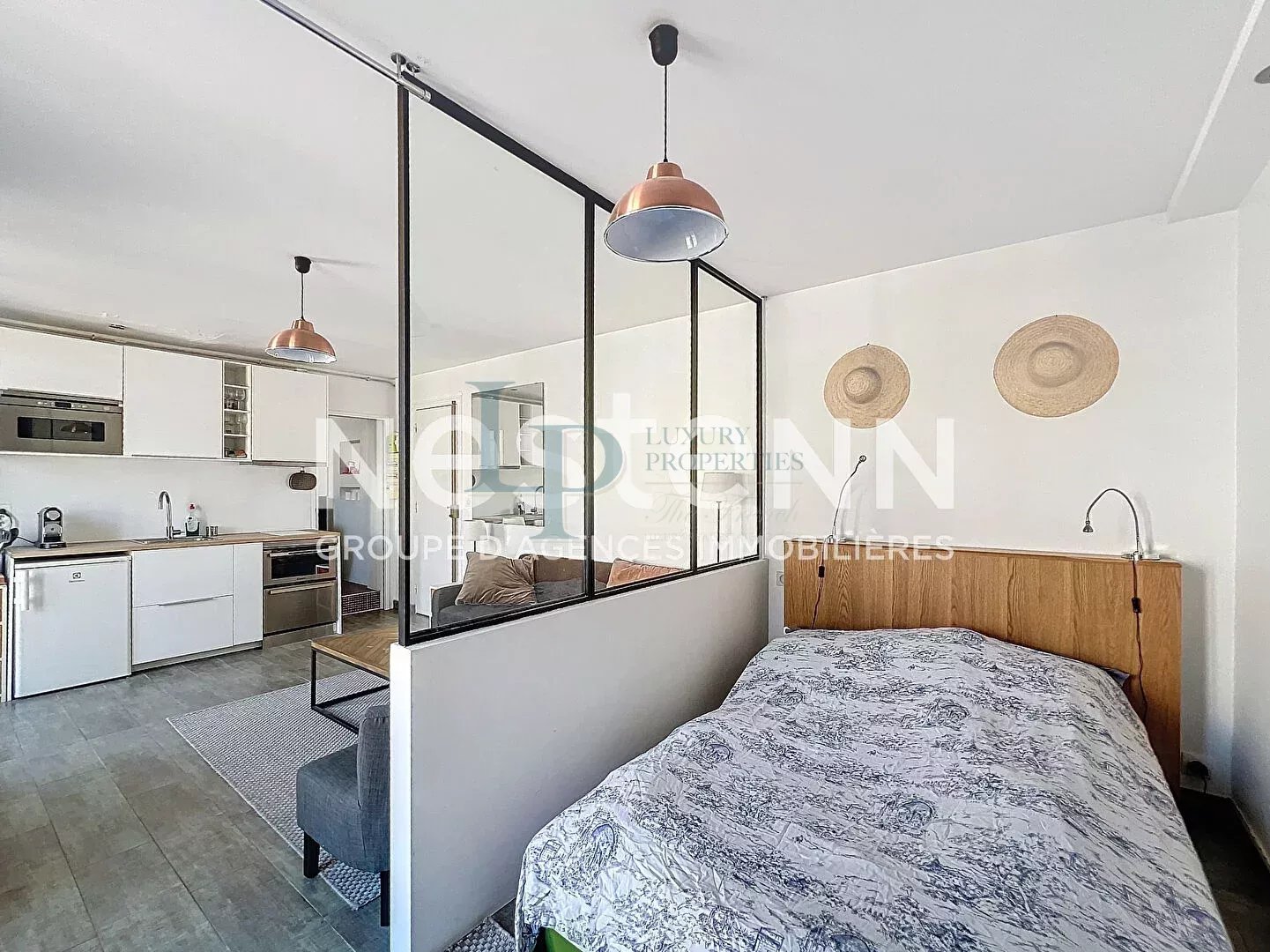 8780c4dafed931c99b53be804ab617f4_c22bef8400_1441-original-22974-0.jpg Exclusivité LUXURY PROPERTIES – Kléber / Boissière – Studio / 2 pièces – Étage élevé – Balcon filant – Vue dégagée – Lumineux – Cave
