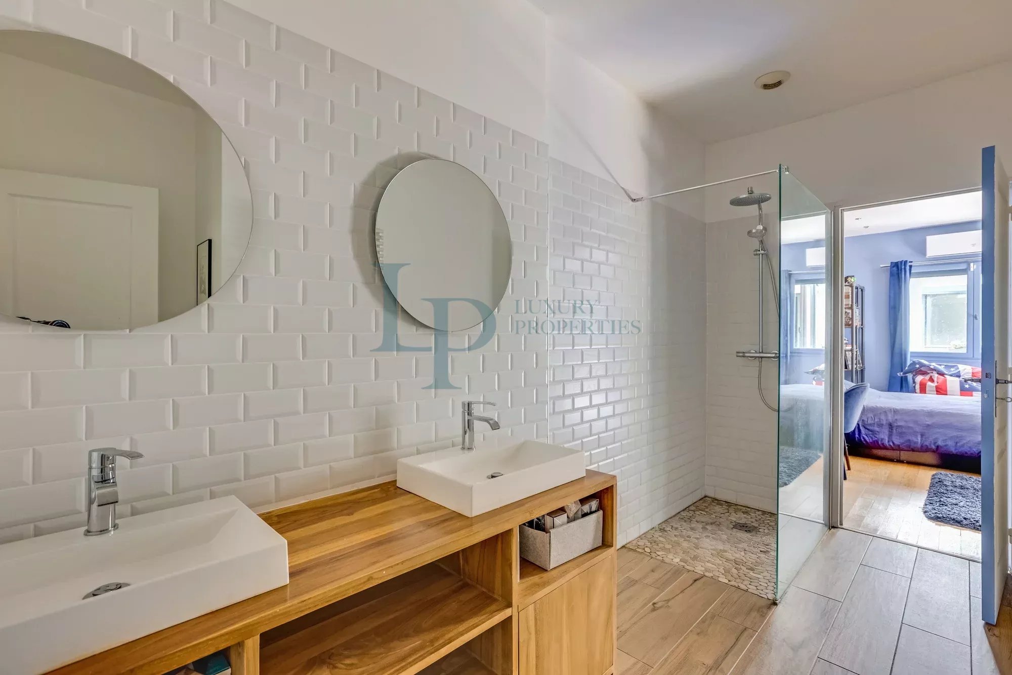 8a2666505301d5e7eafc49094d6497e6_0d39750a75_2000-original-24594-0.jpg Loft-Maison d’Architecte à Courbevoie/Bécon