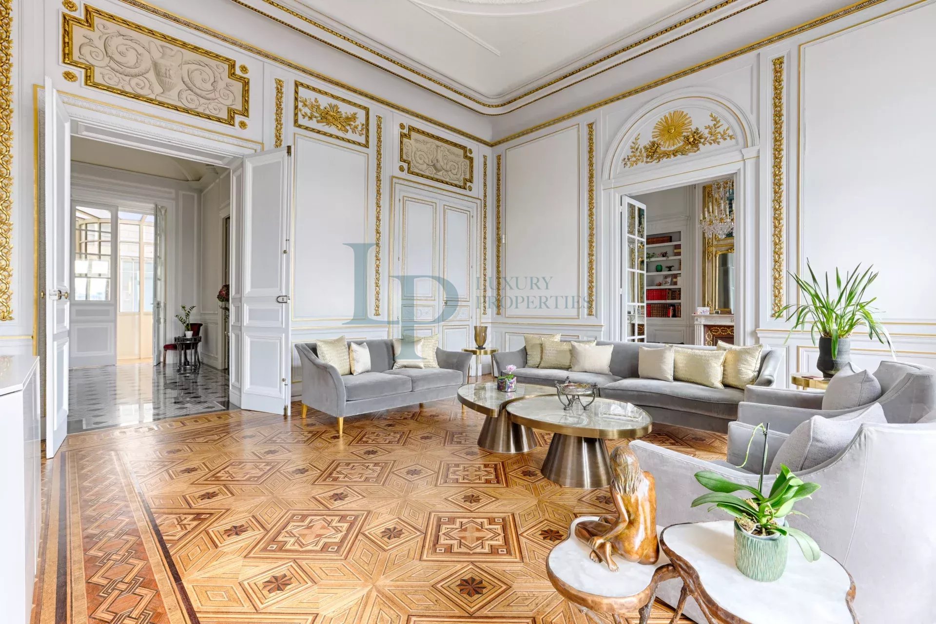 Luxurious Parisian Apartment with Modern Amenities