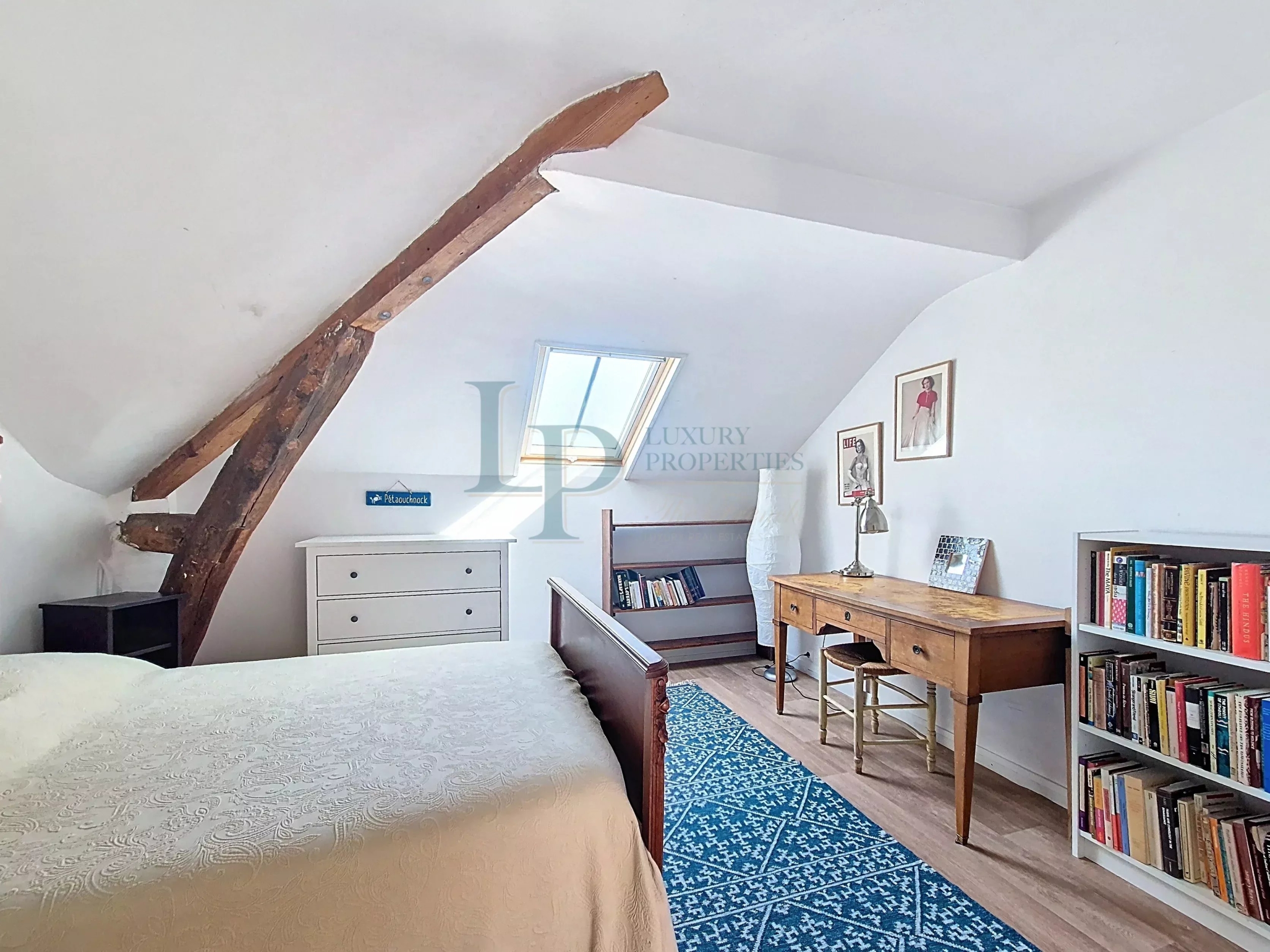 Property “Affolante” Historic Near Paris Gates