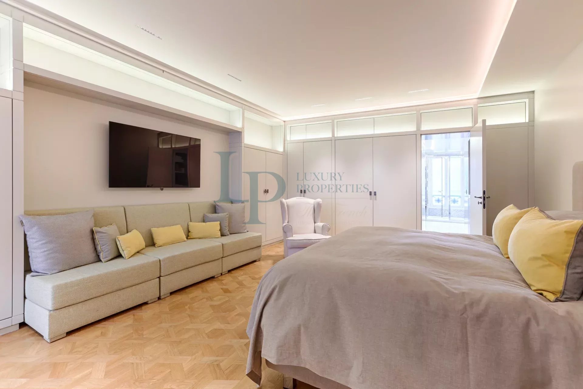 Luxurious Parisian Apartment with Modern Amenities