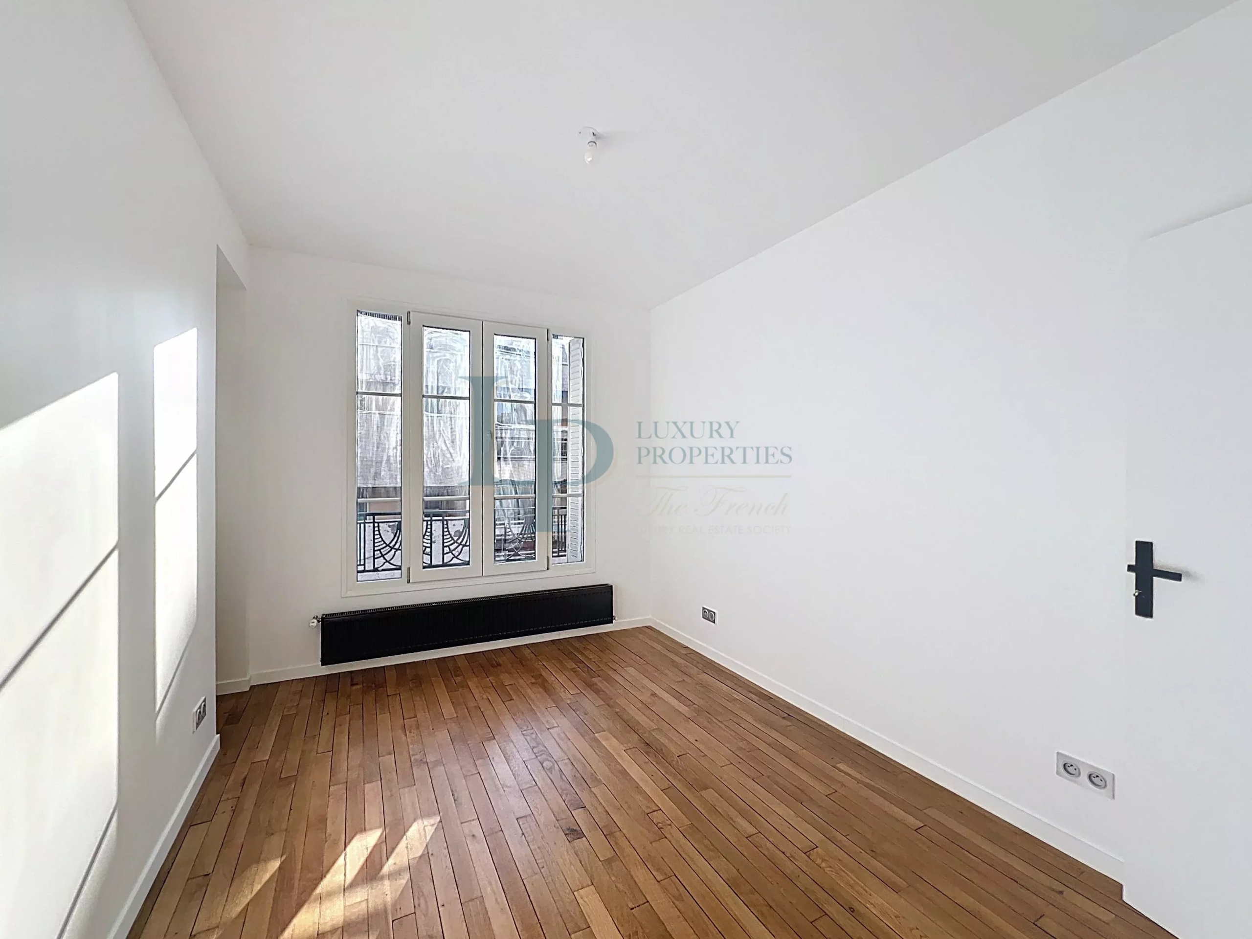 9ca509ff6d221dda9debfdc7104e2d27_61f9638141_3344-original-24485-0.jpg Paris XVI – Appartement 3 pièces entièrement rénové – Proche de toutes les commodités – Deux caves