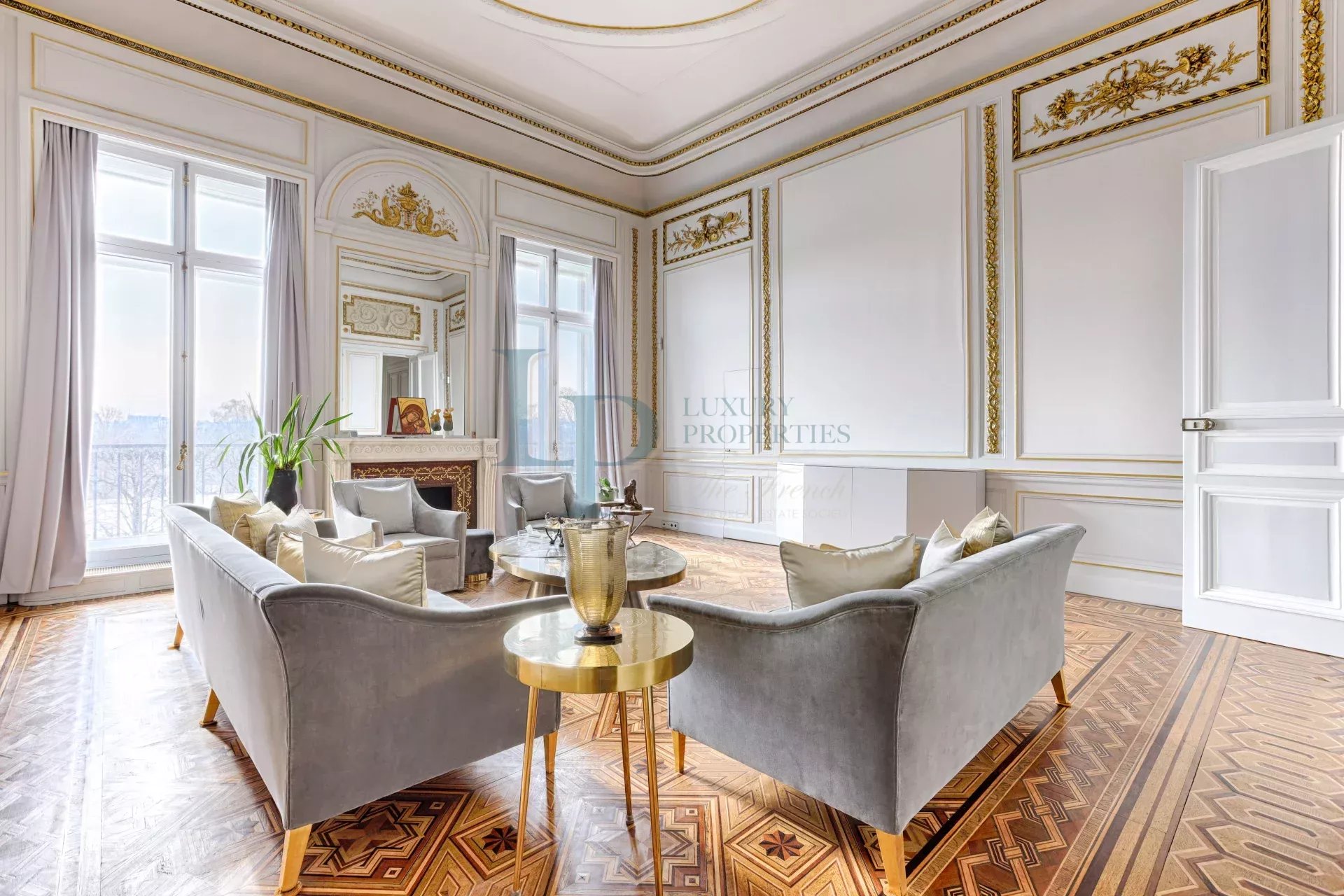 Luxurious Parisian Apartment with Modern Amenities