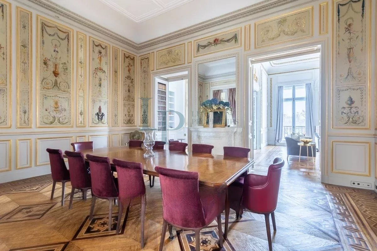 Luxurious Parisian Apartment with Modern Amenities