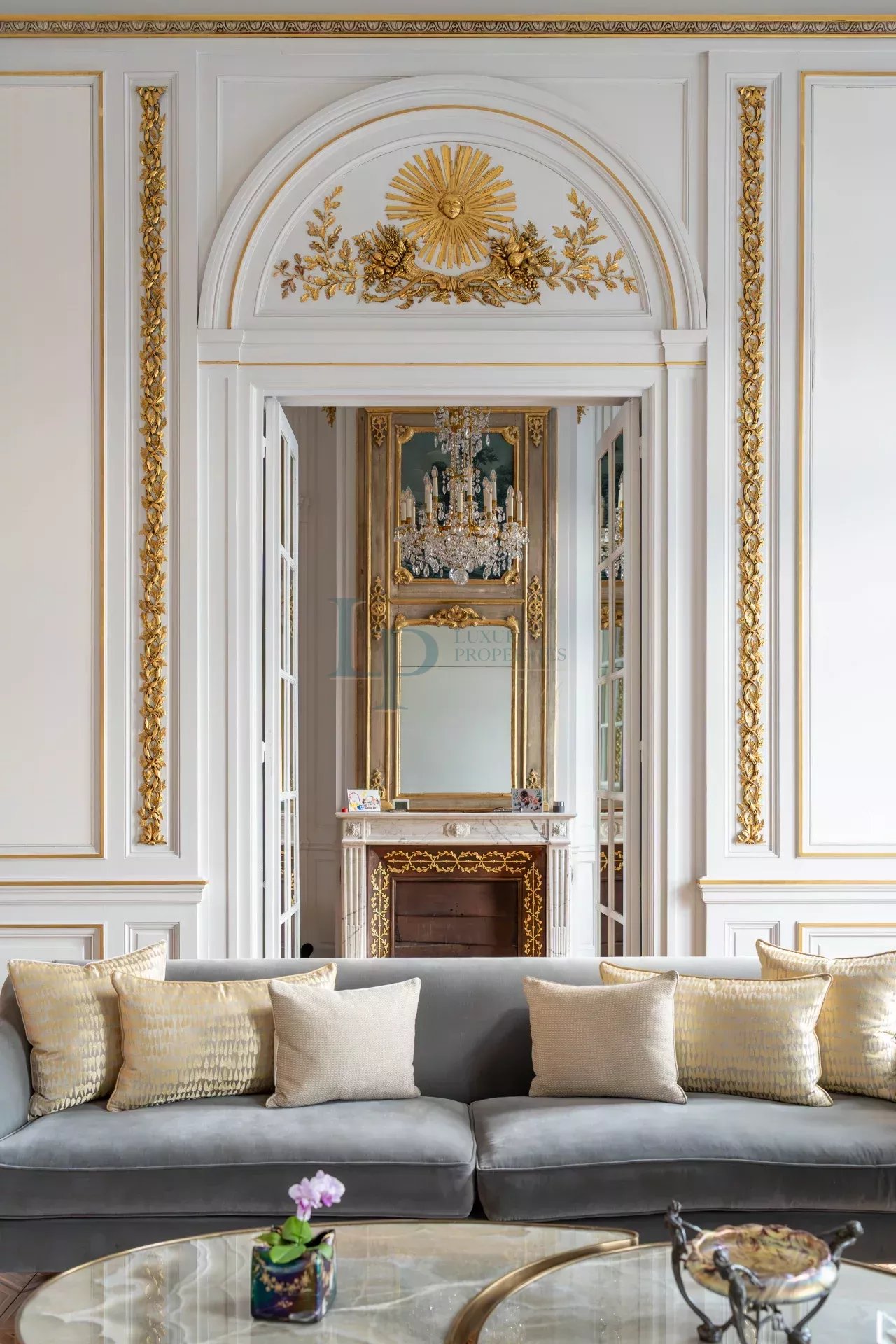 Luxurious Parisian Apartment with Modern Amenities
