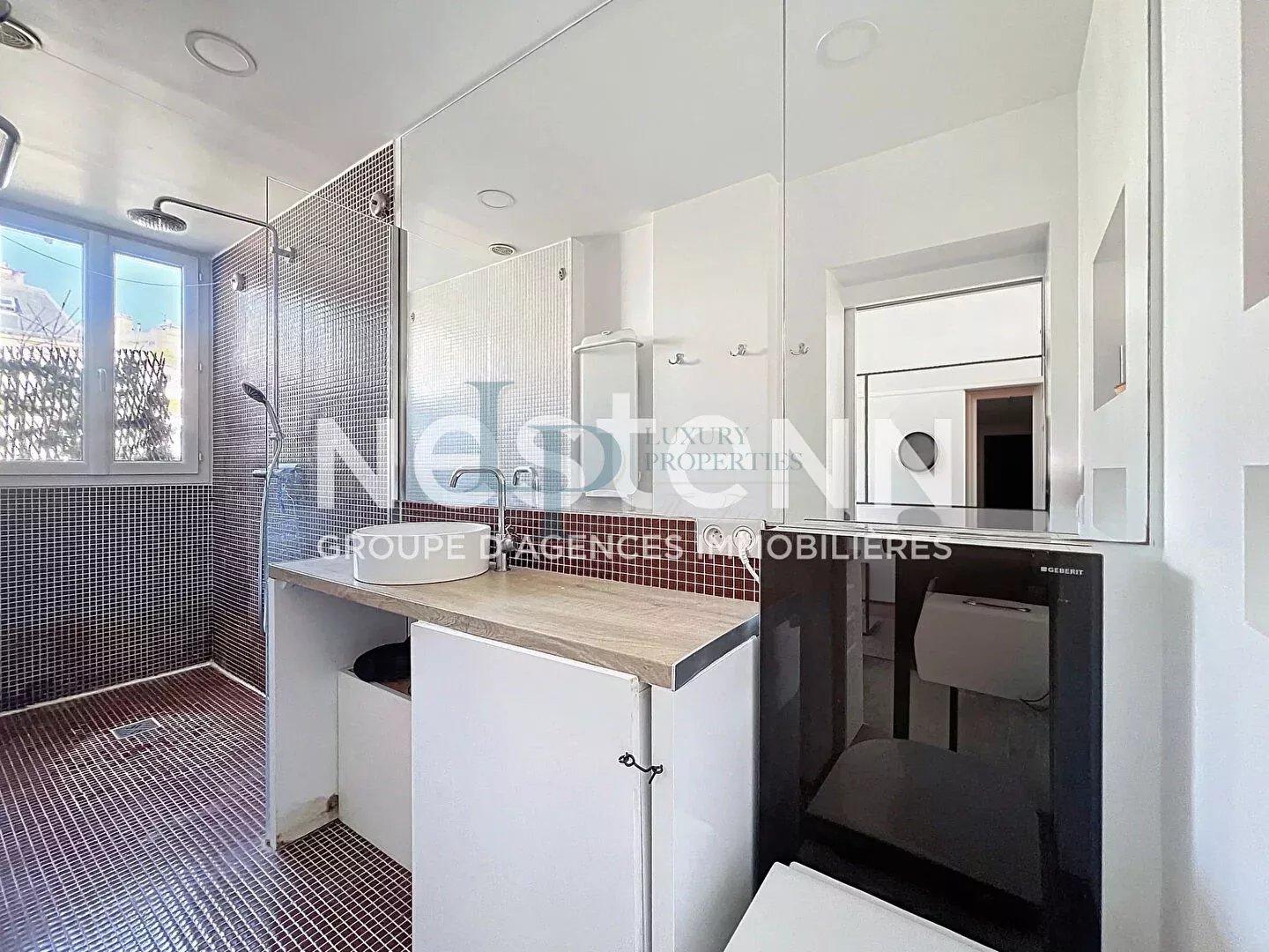 b103d5c3d7f92443e5bc1cb669a9b312_8965c93d1c_1440-original-22974-0.jpg Exclusivité LUXURY PROPERTIES – Kléber / Boissière – Studio / 2 pièces – Étage élevé – Balcon filant – Vue dégagée – Lumineux – Cave