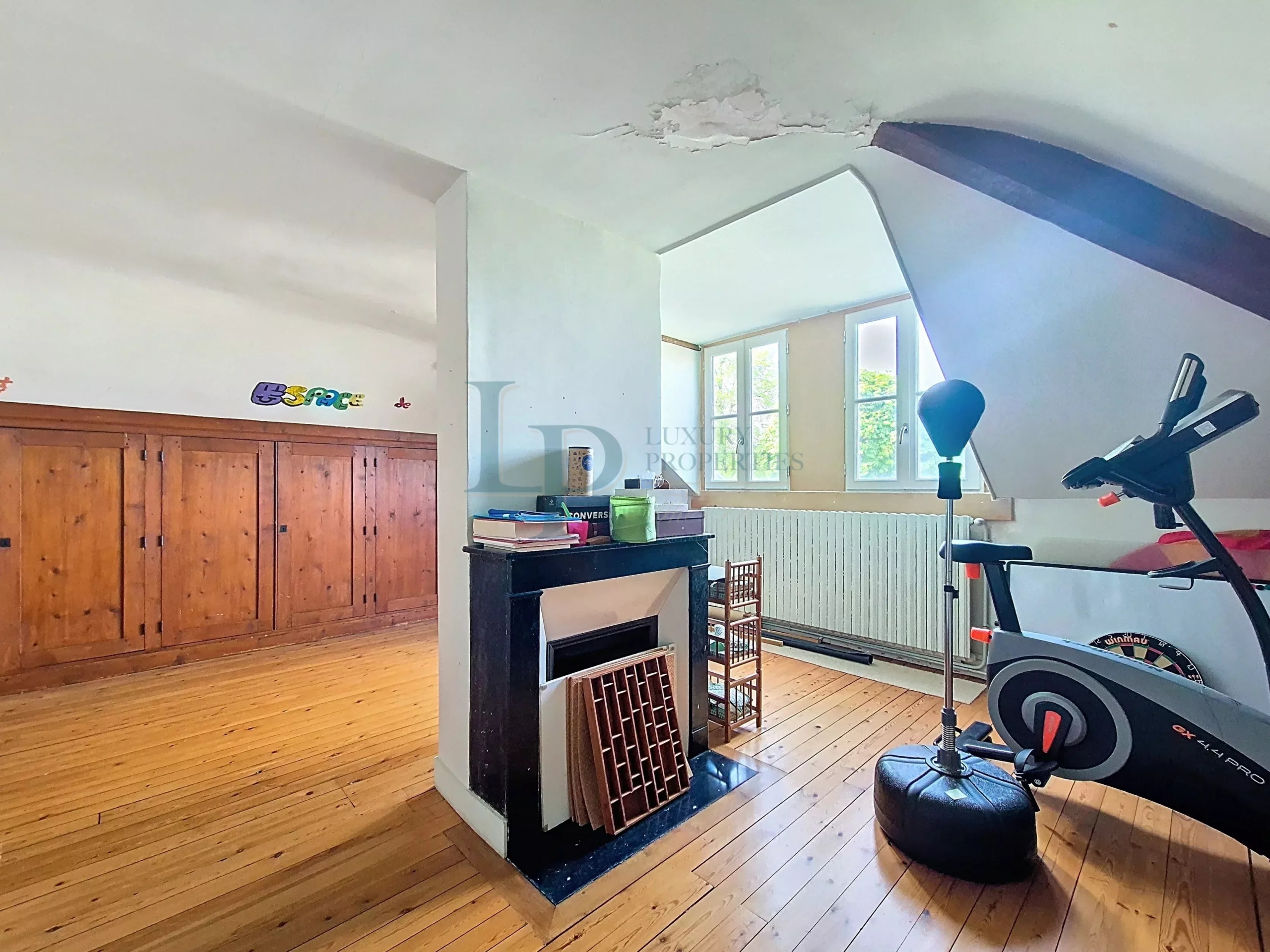 Property “Affolante” Historic Near Paris Gates
