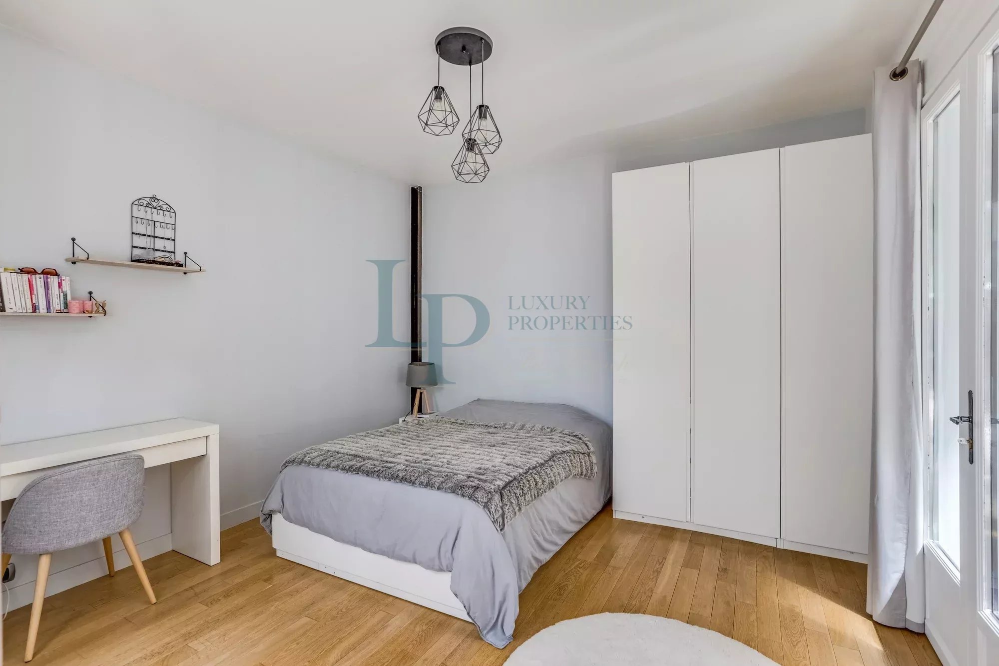 b3170ca13a04263a5baf6f3660f04978_bb78f9777e_2000-original-24594-0.jpg Loft-Maison d’Architecte à Courbevoie/Bécon