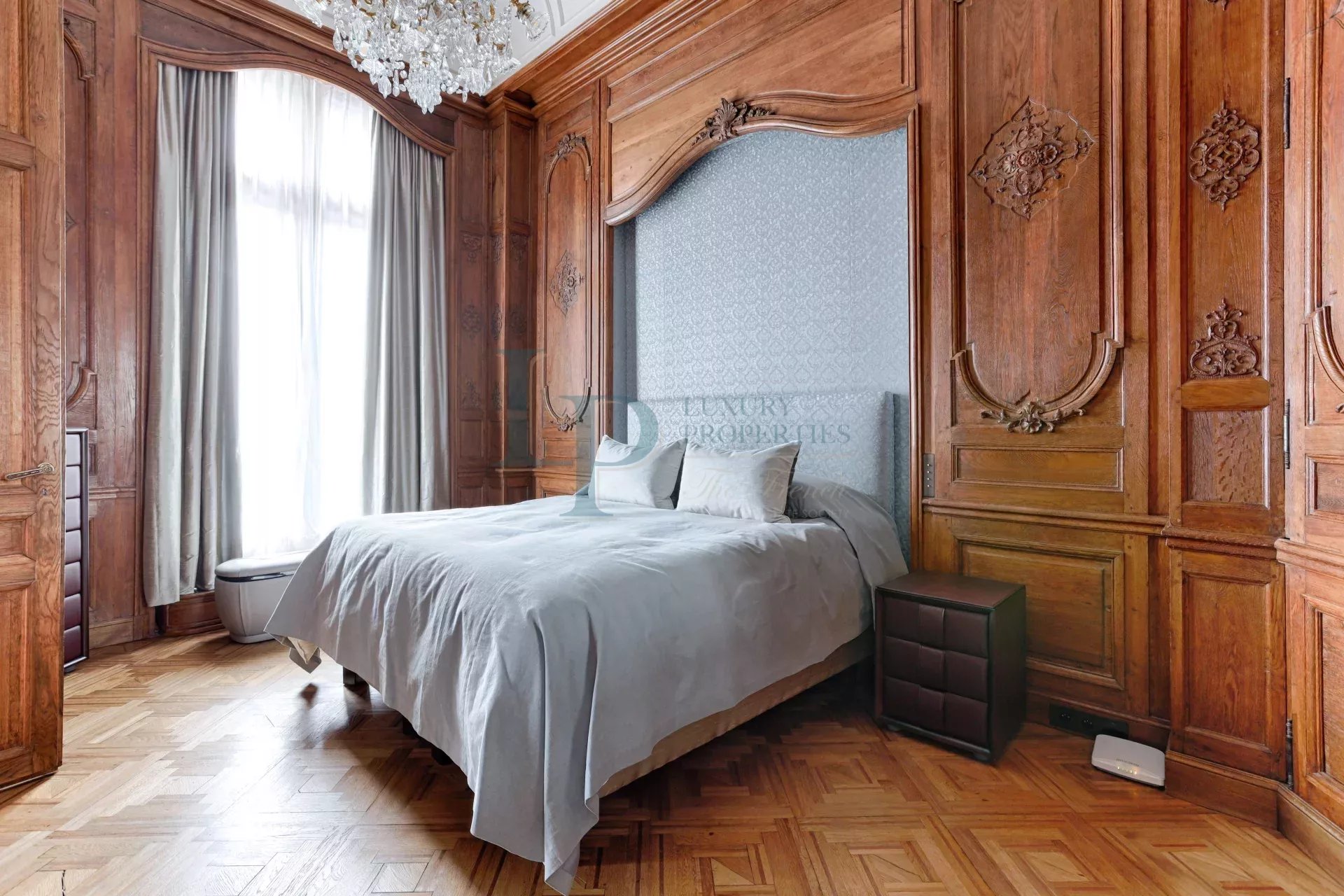Luxurious Parisian Apartment with Modern Amenities