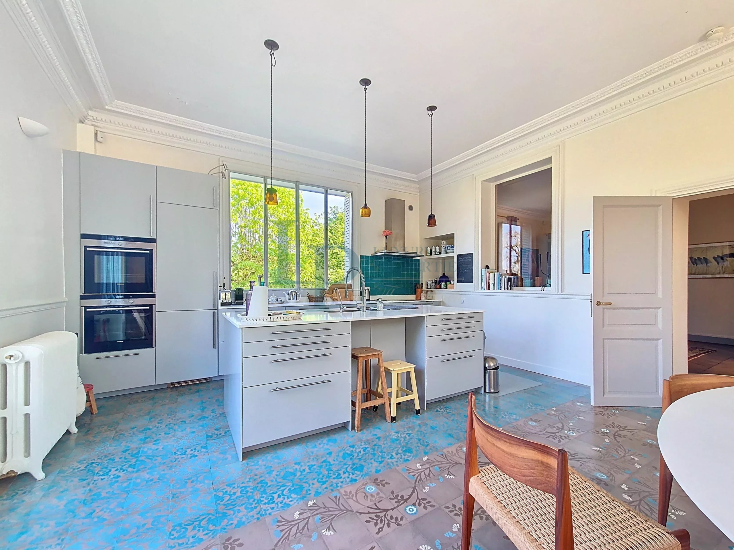 Property “Affolante” Historic Near Paris Gates