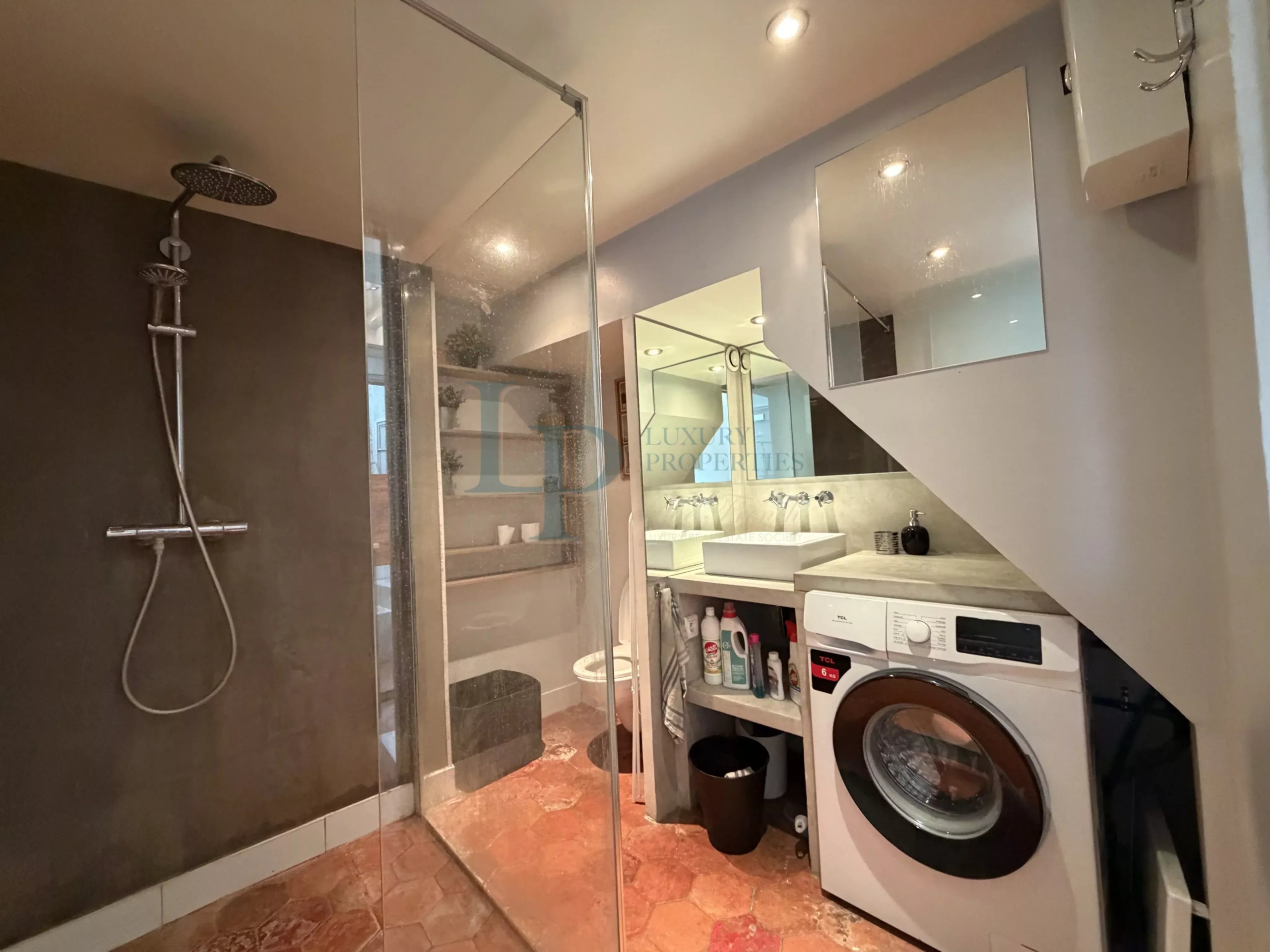 Exclusive – Paris VIII – Faubourg Saint-Honoré – Top floor – Elevator