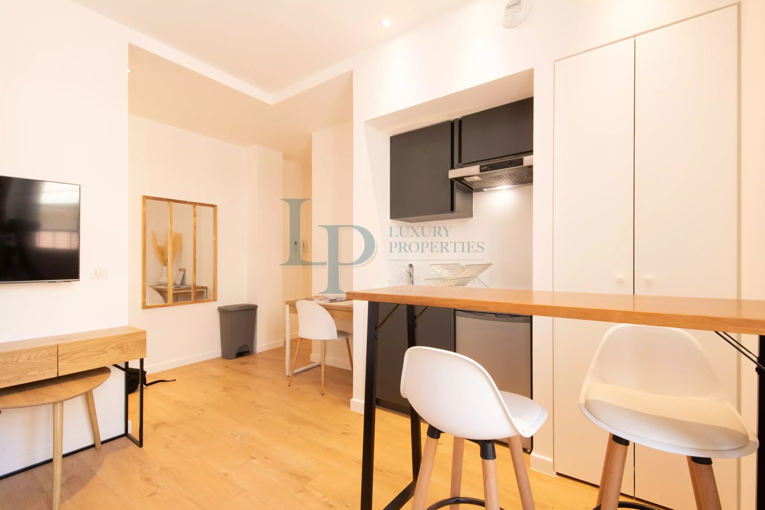 bd9172744156e05c5b2960b5f0dbe476_e5a6c71827_4096-original-20964-0.jpg IDÉAL INVESTISSEUR – IMMEUBLE MEUBLÉ À FORT RENDEMENT AU CŒUR DE SAINTE-MAXIME