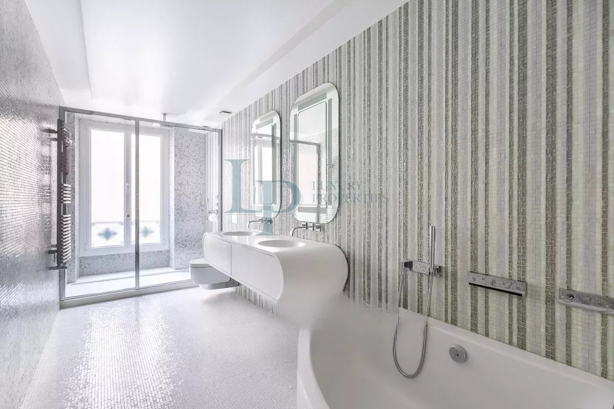 Luxurious Parisian Apartment with Modern Amenities