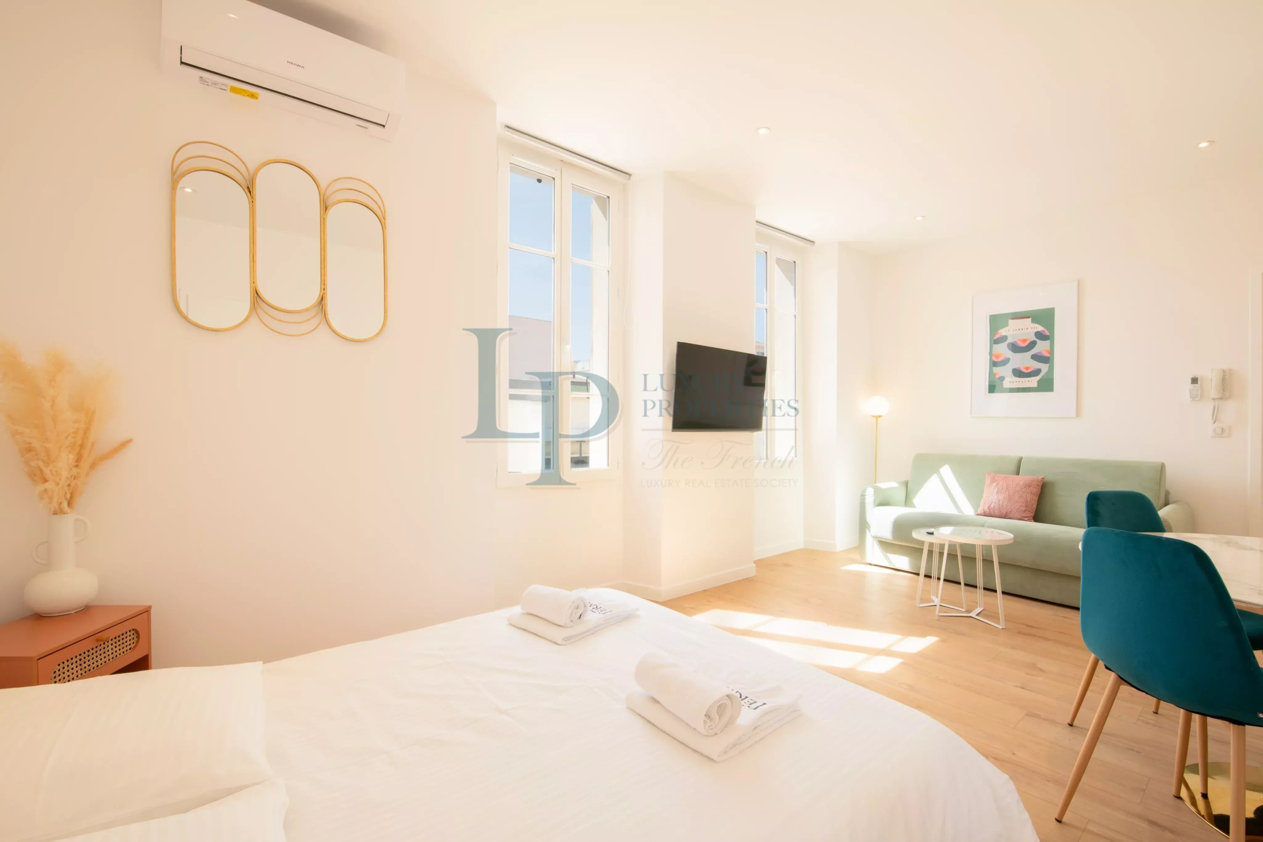 cb217aadeca7e387ee3afeec944cd105_1d8ff773d4_4096-original-20964-0.jpg IDÉAL INVESTISSEUR – IMMEUBLE MEUBLÉ À FORT RENDEMENT AU CŒUR DE SAINTE-MAXIME