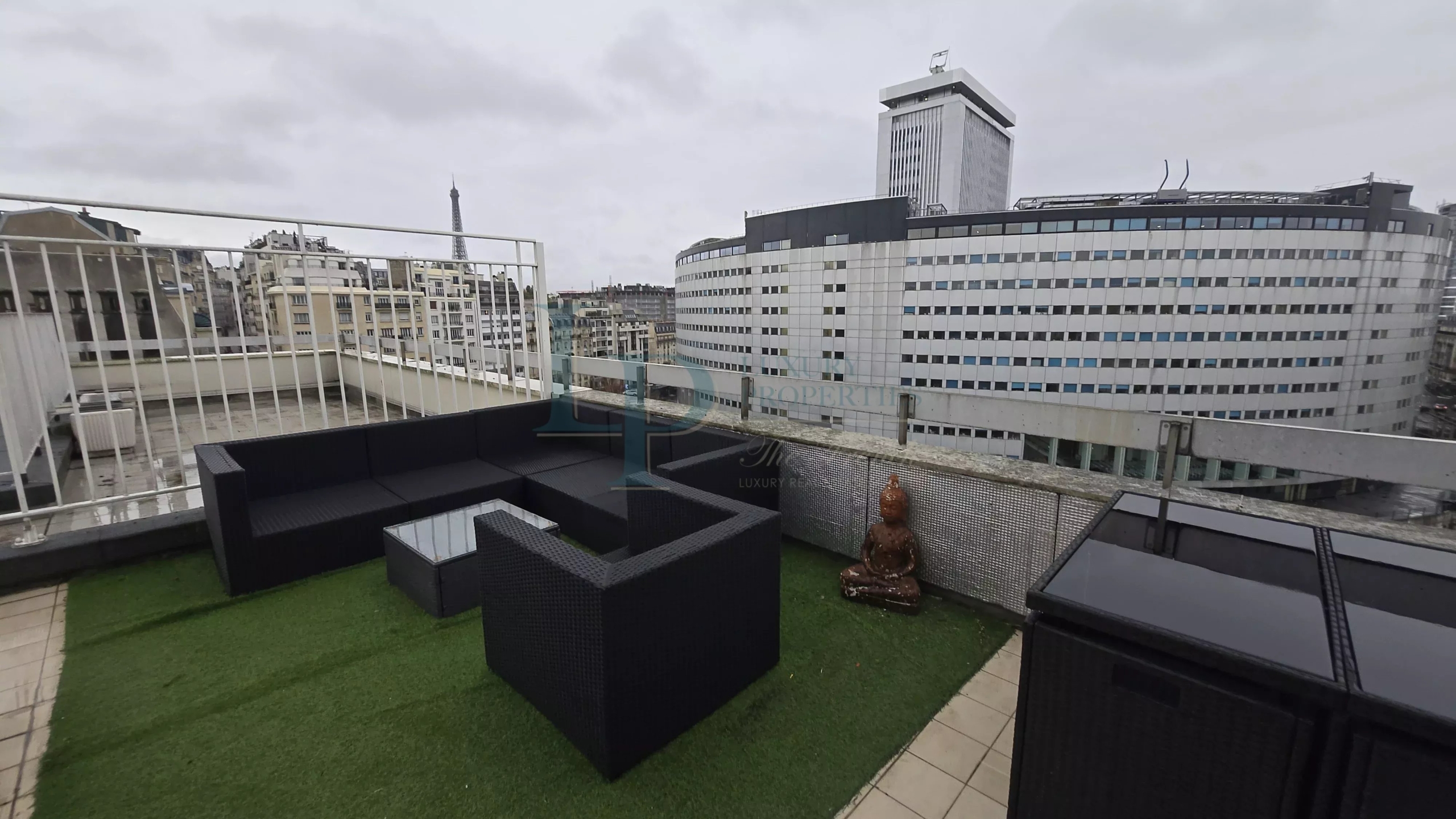 cb3df75f18aa9bfbfb7d76dcc13360fa_d04136c1b3_4000-original-20836-0.jpg Appartement familial Paris 16 – 4 pièce(s) 93 m2, rooftop, vue Tour Eiffel, calme, luminosité, Métro Ranelagh , Maison de la Radio
