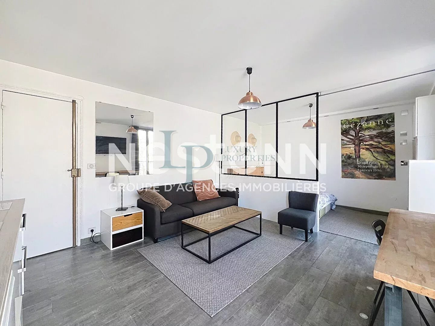 ce17a80ceee28a4ccbe6d3e8279f06d0_35ff65d83a_1440-original-22974-0.jpg Exclusivité LUXURY PROPERTIES – Kléber / Boissière – Studio / 2 pièces – Étage élevé – Balcon filant – Vue dégagée – Lumineux – Cave