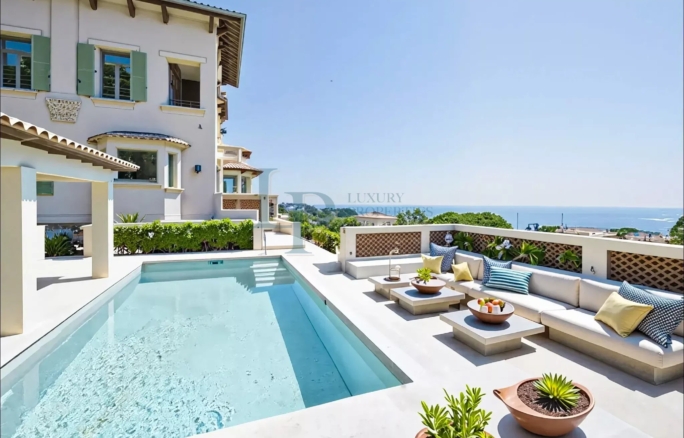 Exceptional Mas in Issambres with panoramic sea view