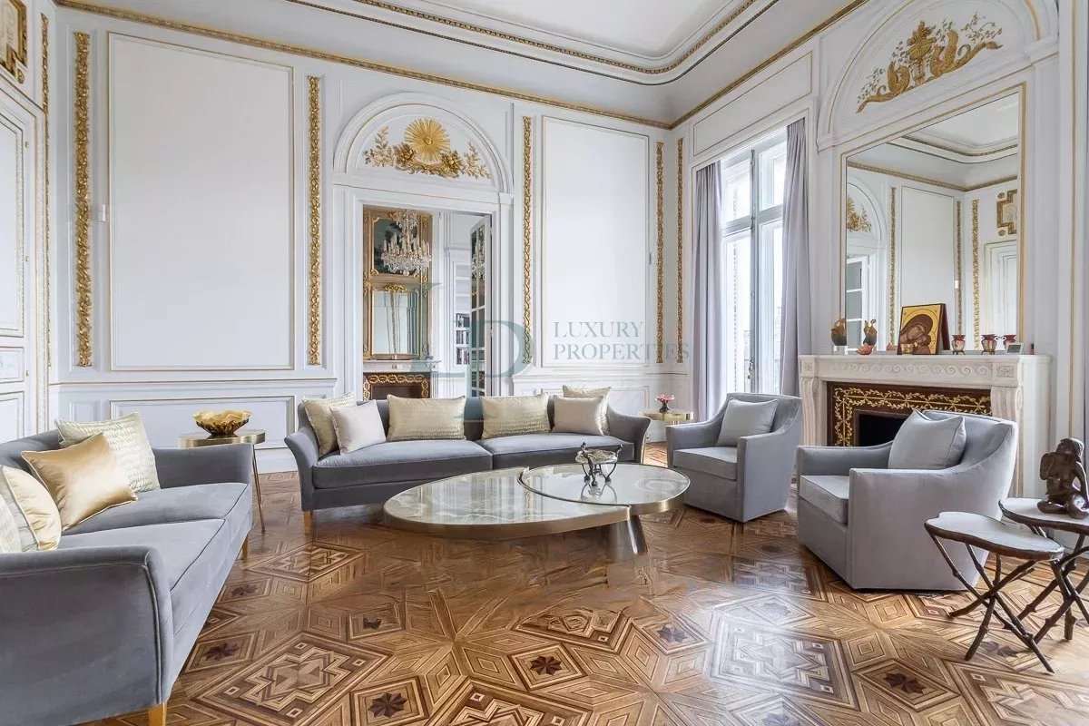 Luxurious Parisian Apartment with Modern Amenities